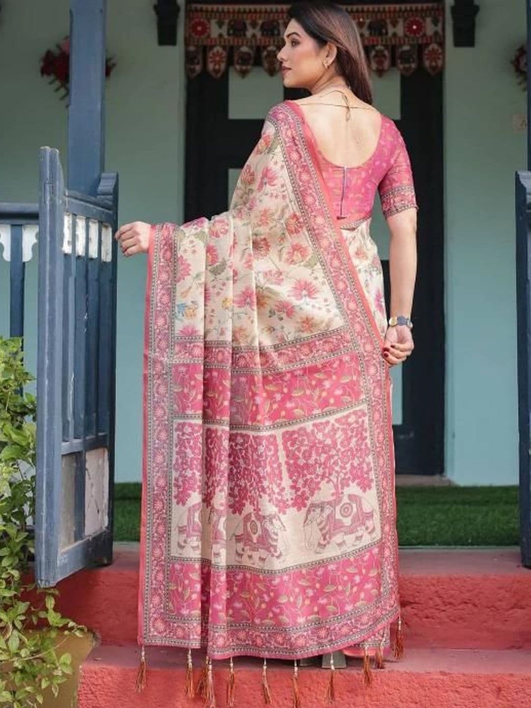 SAADHVI Floral Linen Blend Saree thumbnail 4