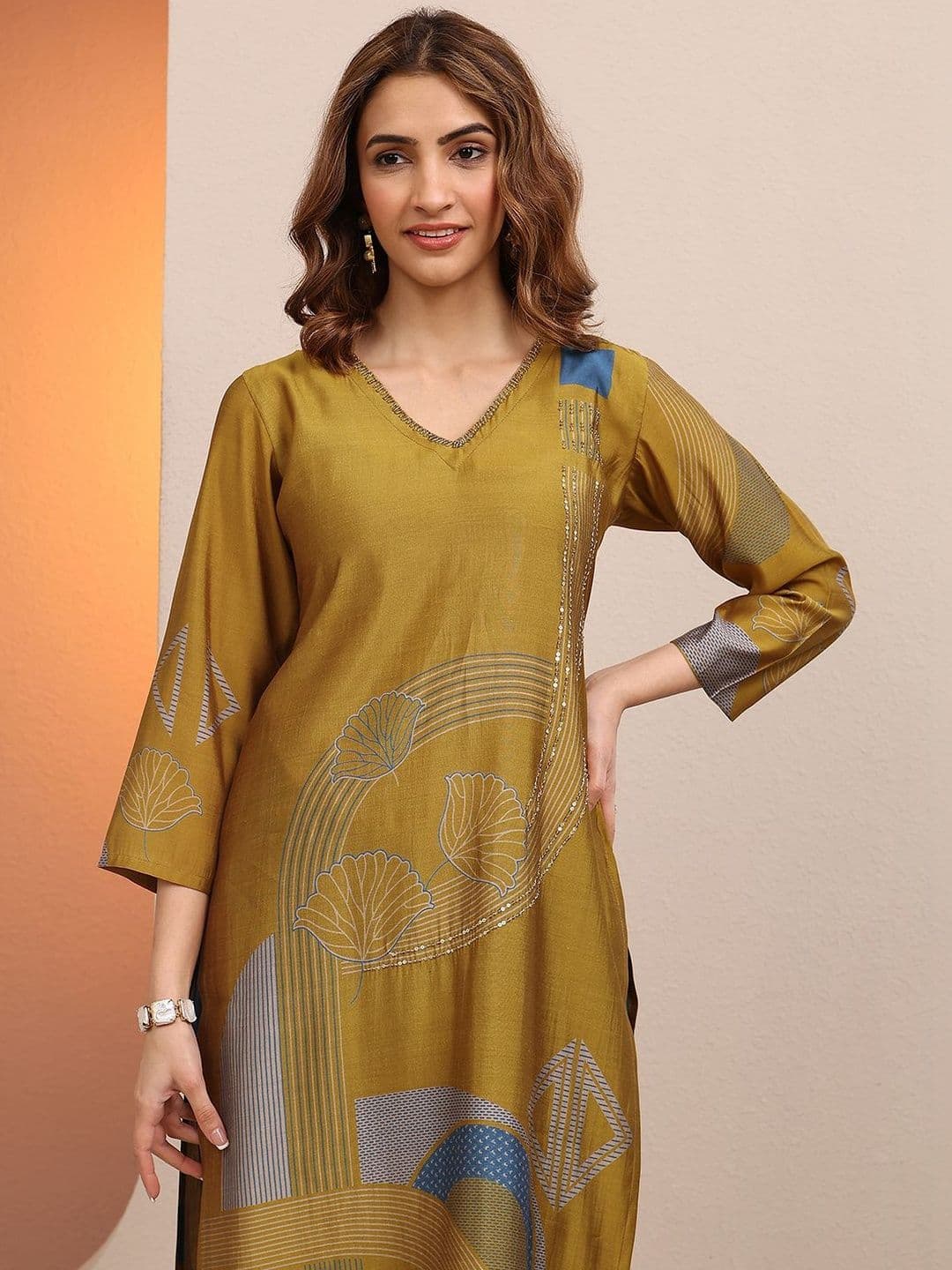 Libas Women Geometric Printed Sequinned Kurta thumbnail 6