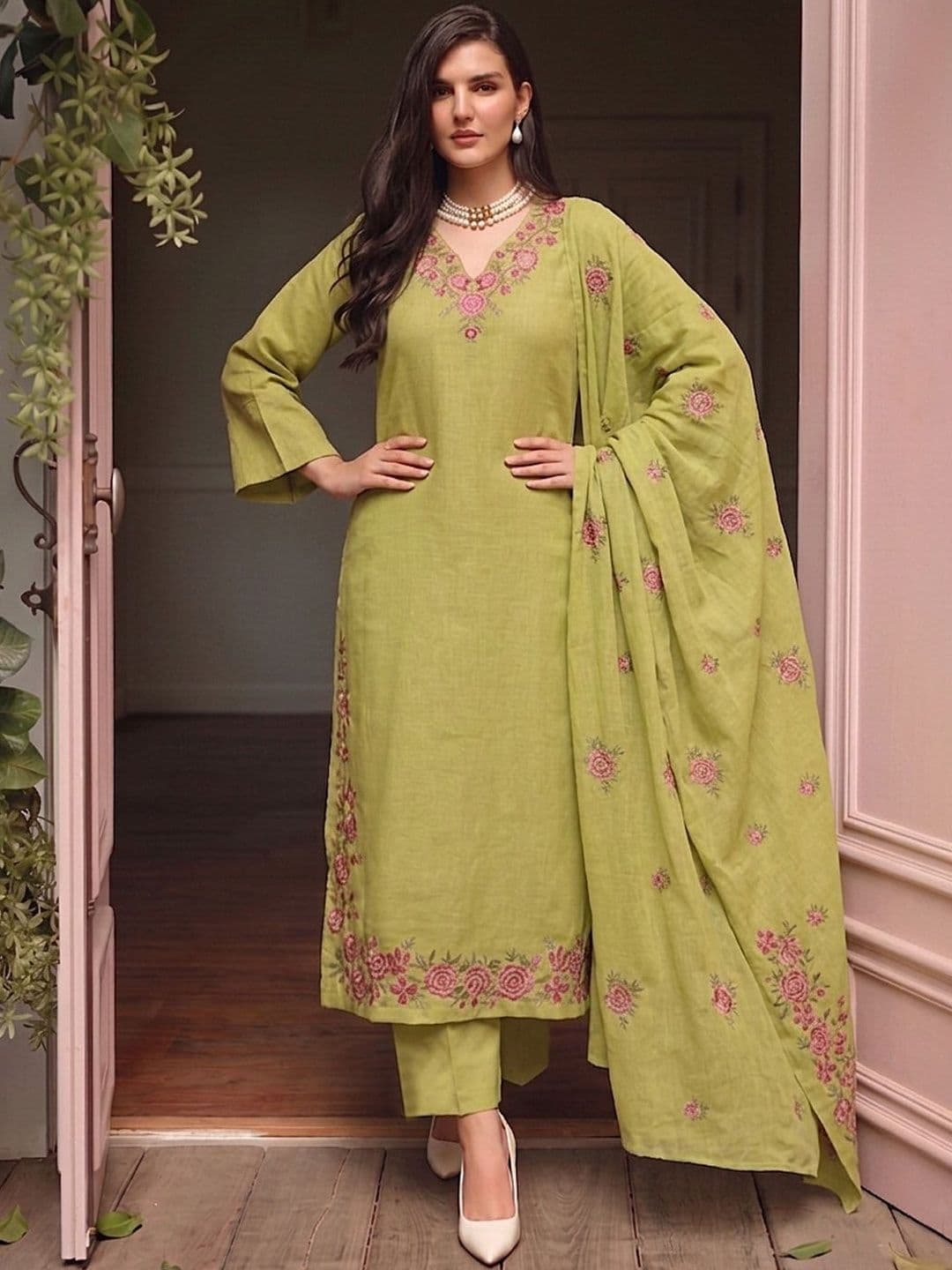 SZN Women Floral Embroidered Regular Thread Work Kurta with Trousers & With Dupatta thumbnail 4
