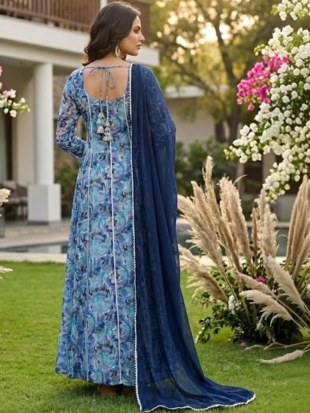AADVIKA Women Floral Printed Floral Georgette Blend Anarkali Kurta thumbnail 3