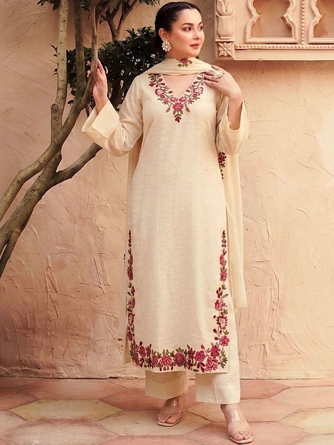 Aaghnya Floral Embroidered V-Neck Thread Work Straight Kurta With Trousers & Dupatta - view 1
