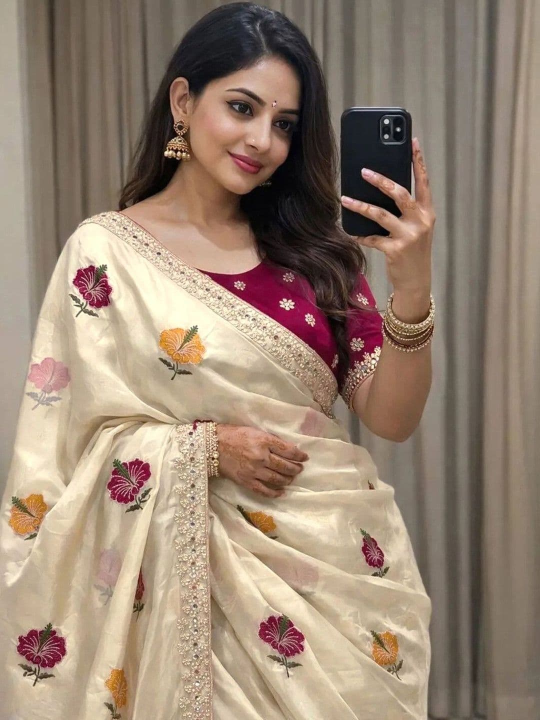 Satrani Floral Embroidered Saree With Blouse Piece thumbnail 3