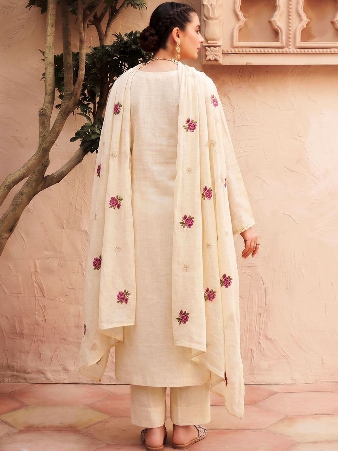 Aaghnya Floral Embroidered V-Neck Thread Work Straight Kurta With Trousers & Dupatta thumbnail 5