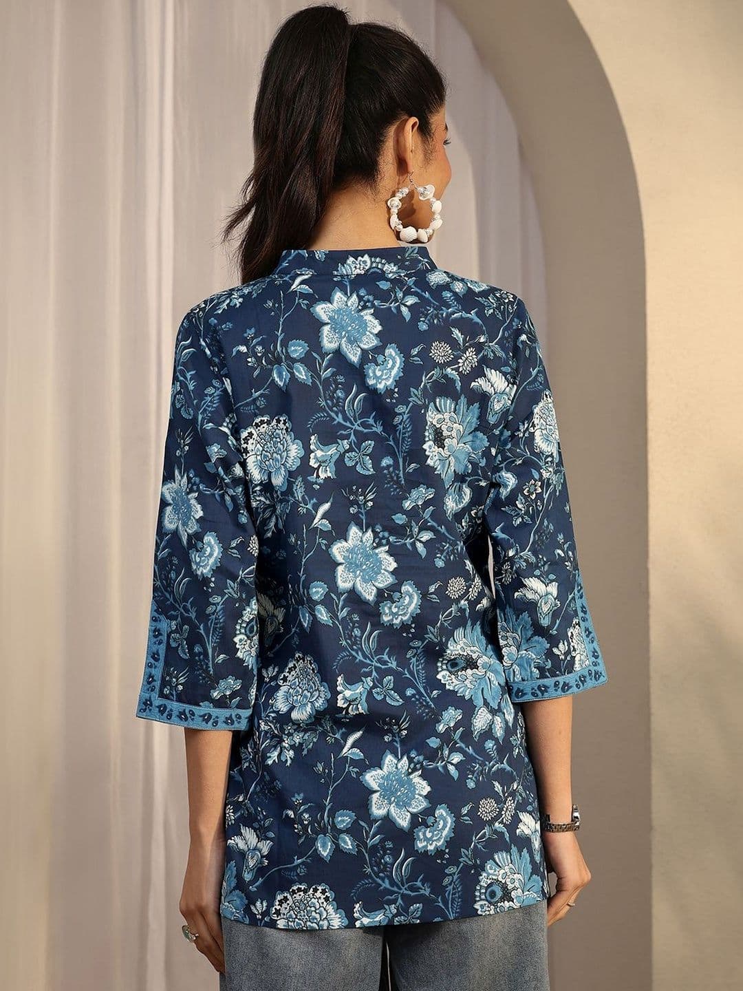 Libas Women Blue Printed Cotton Straight Short Kurti thumbnail 3