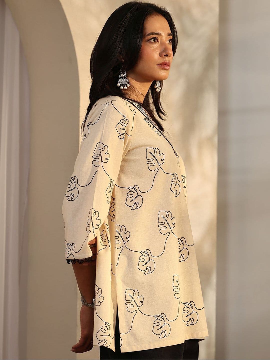 Libas Women Off White Printed Cotton Straight Short Kurti thumbnail 2