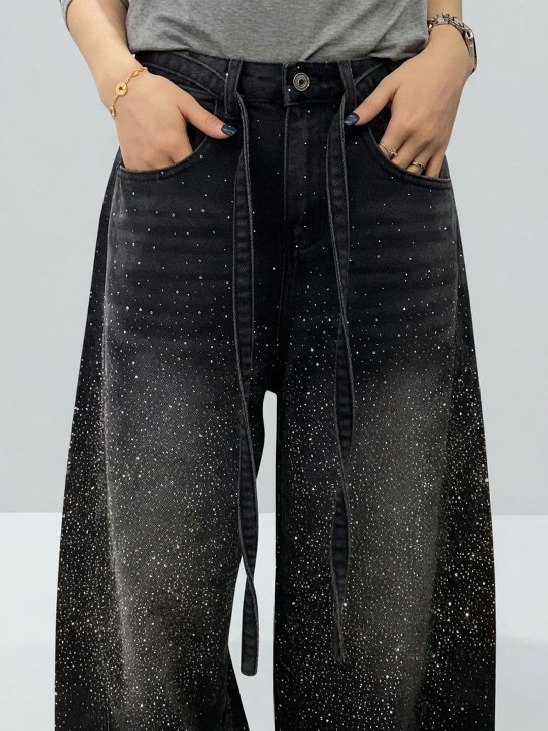 Suo Women Wide Leg Mid-Rise Light Fade Embellished Jeans thumbnail 7