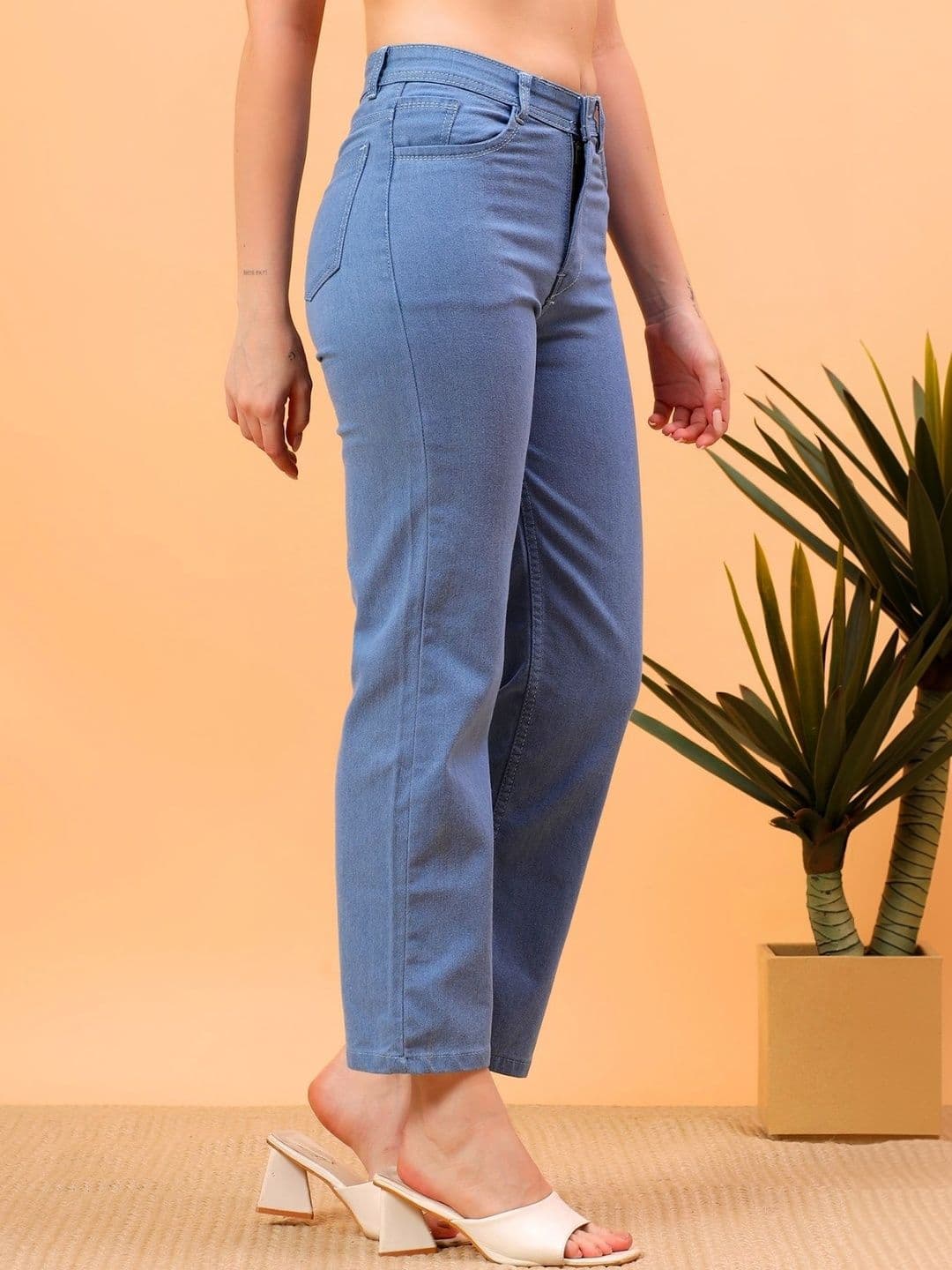 The Roadster Lifestyle Co Women High Rise No Fade Clean Look Straight Fit Jeans thumbnail 5