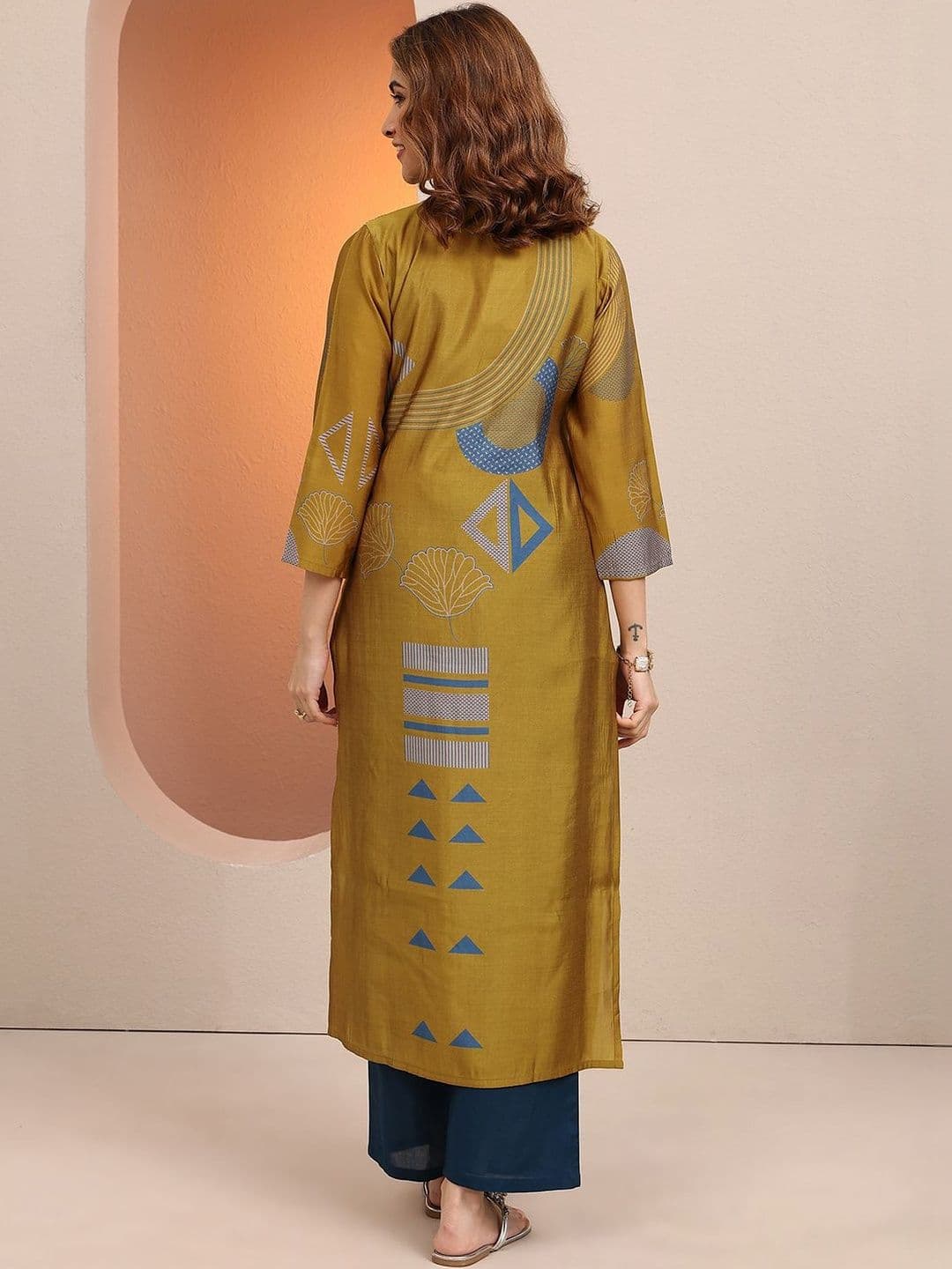 Libas Women Geometric Printed Sequinned Kurta thumbnail 4