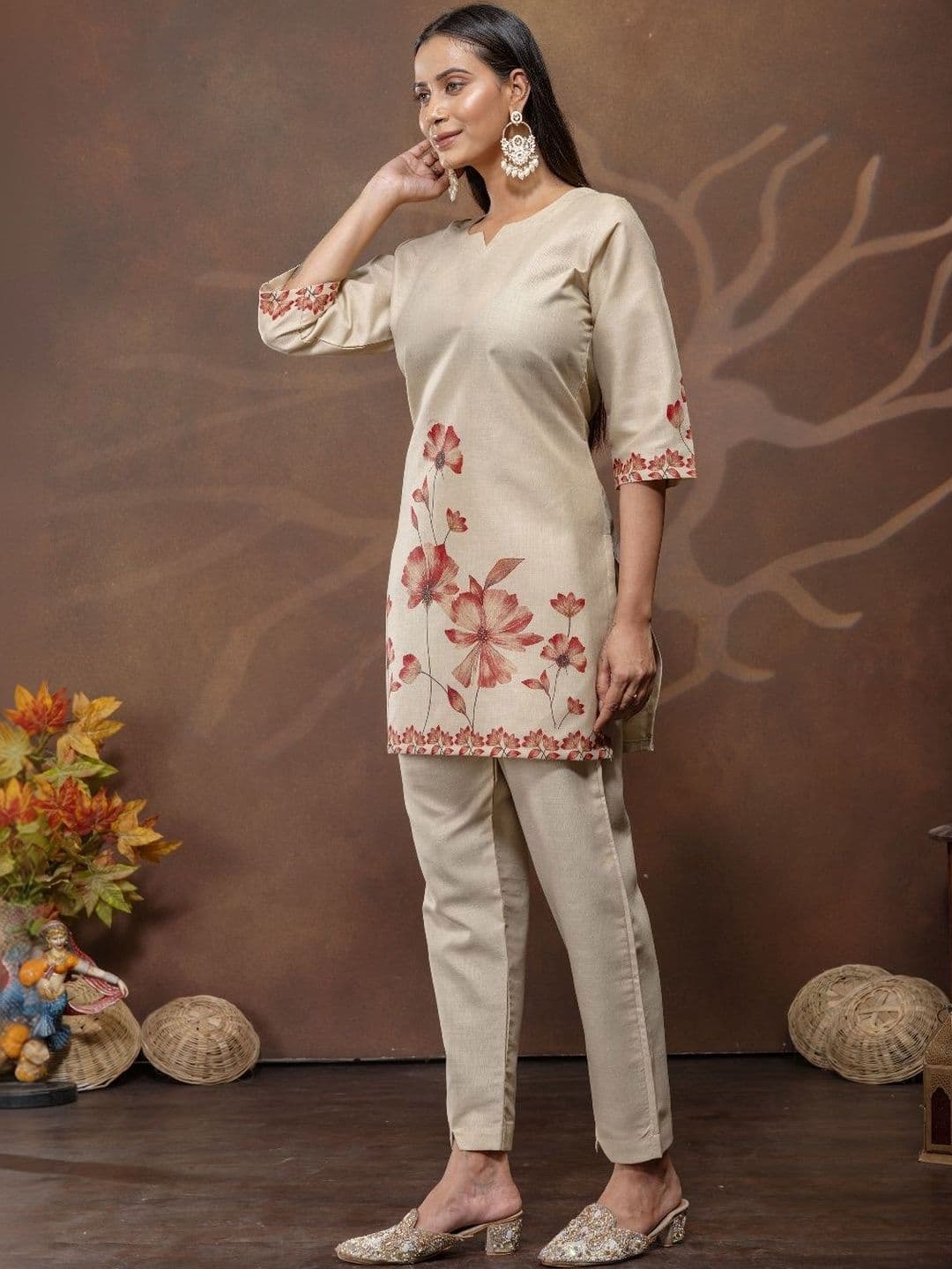 HOUSE OF DORAS Women Floral Printed Regular Kurta with Trousers thumbnail 4