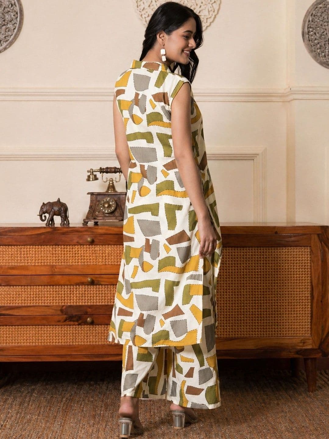 SAHASIKA Women Printed Shirt Collar Button Detailing Kurta Set thumbnail 4