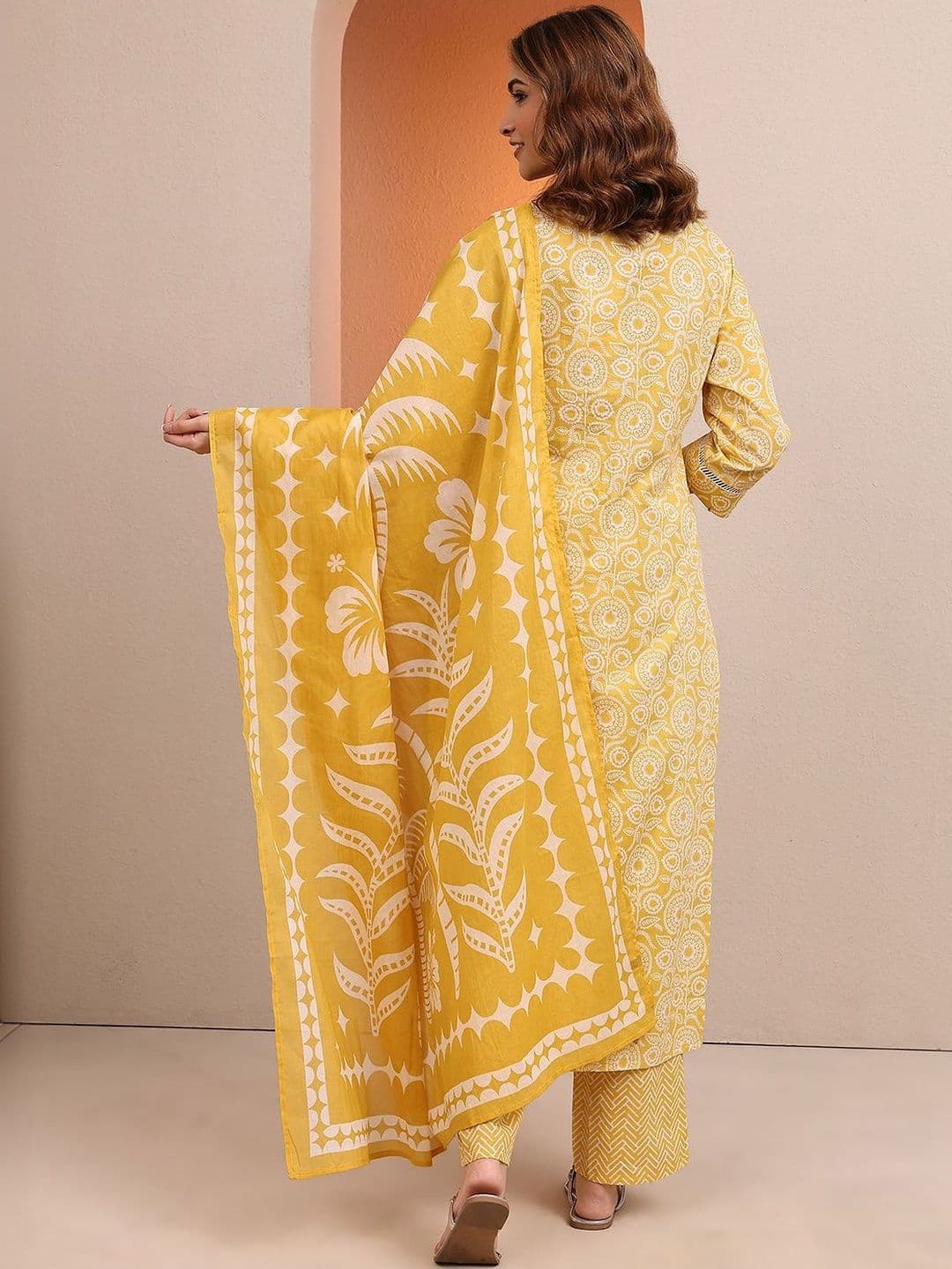 Libas Women Ethnic Motifs Printed Regular Kurta with Trousers & With Dupatta thumbnail 6