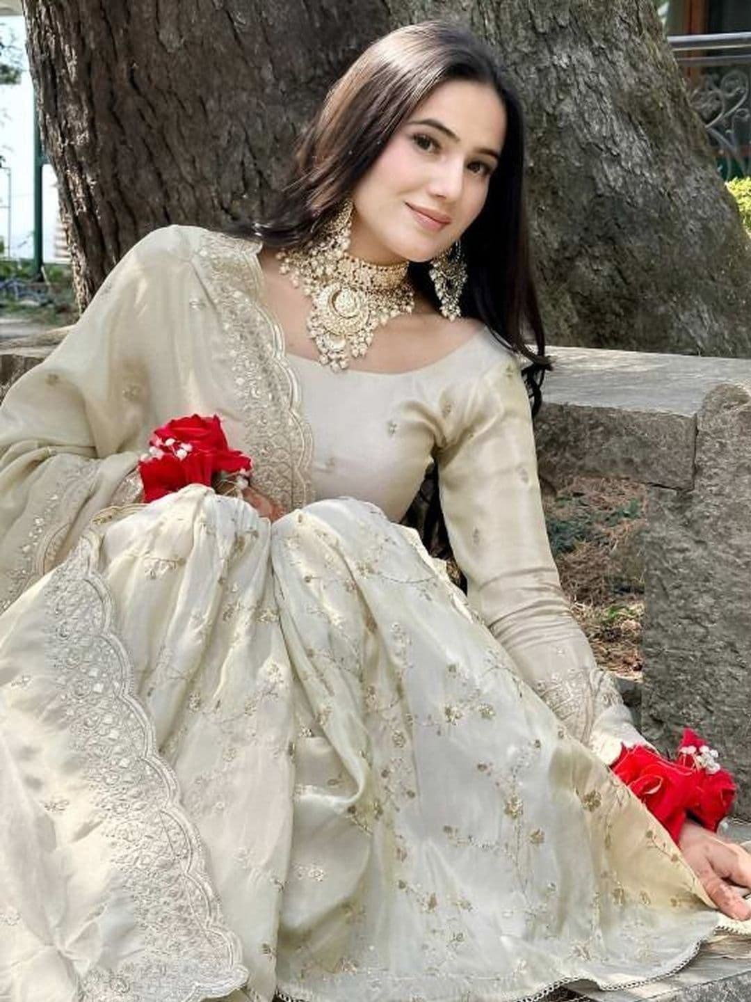 HAMSIKA Women Ethnic Motifs Embroidered Regular Sequinned Kurta with Sharara & With Dupatta thumbnail 5