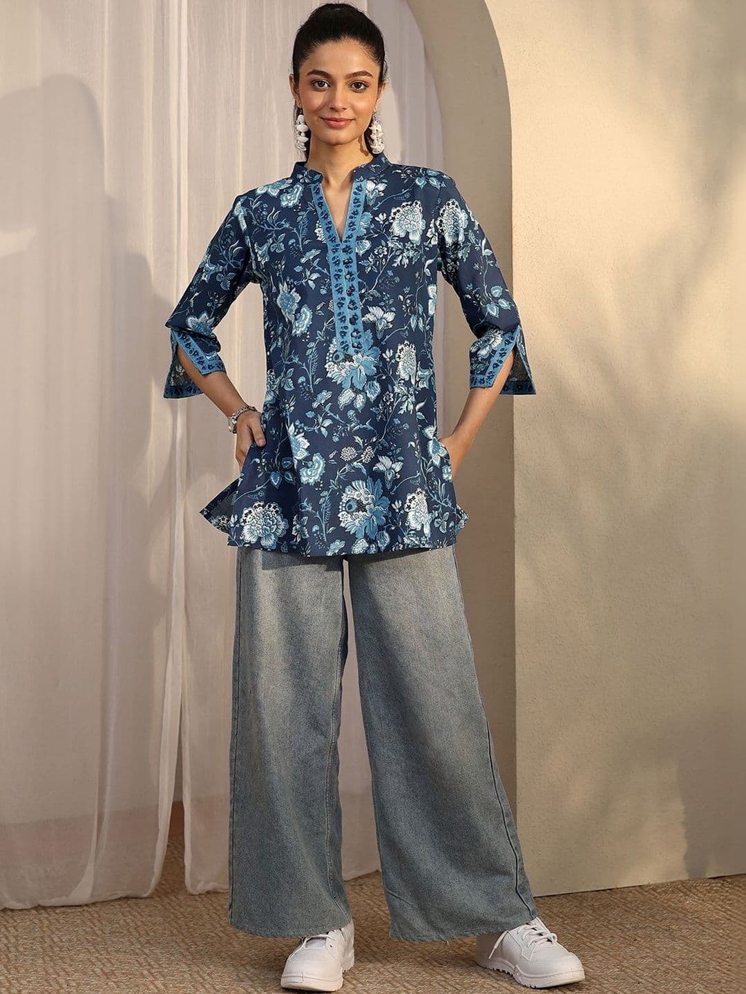 Libas Women Blue Printed Cotton Straight Short Kurti thumbnail 2