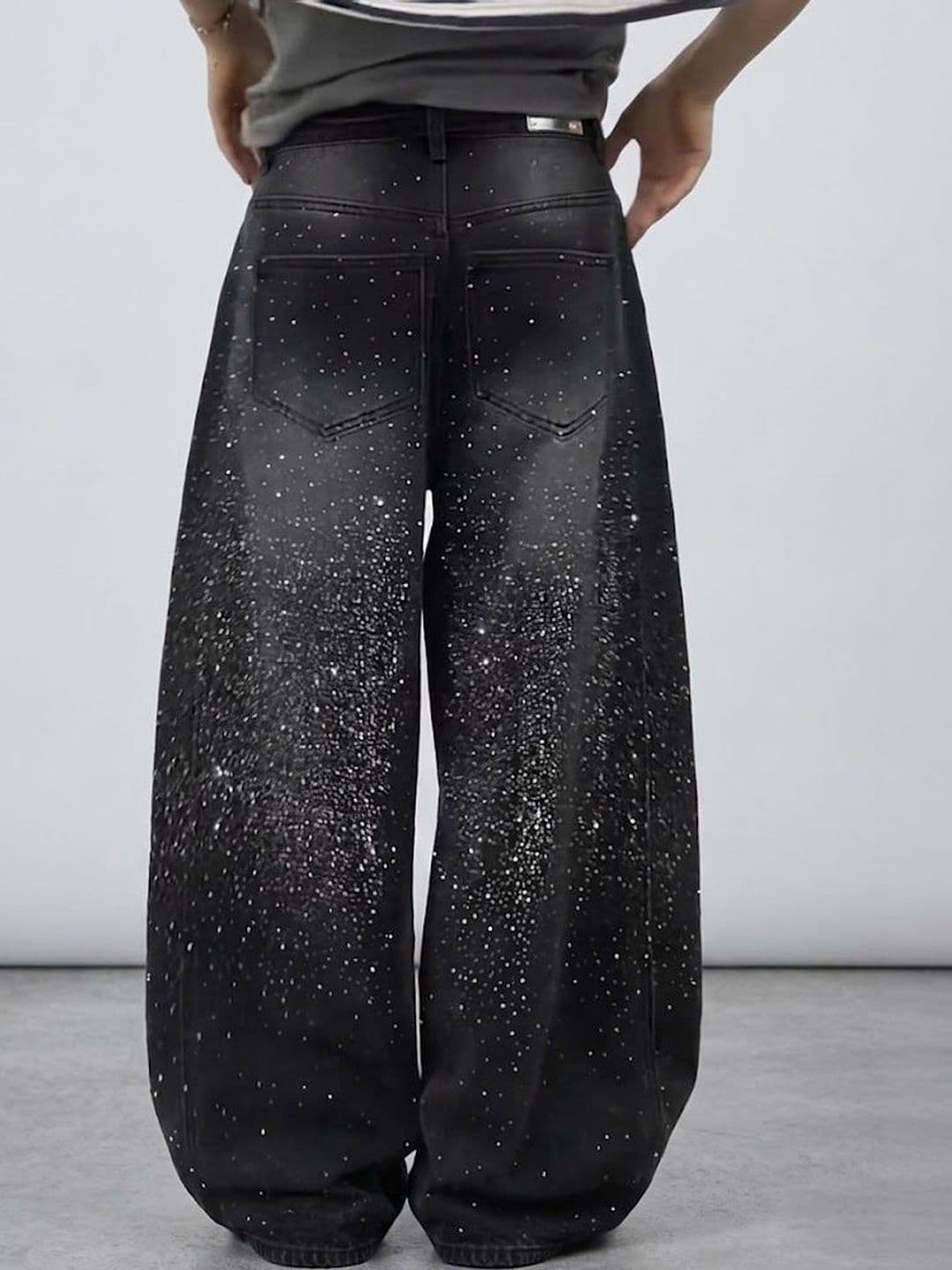 Suo Women Wide Leg Mid-Rise Light Fade Embellished Jeans thumbnail 2