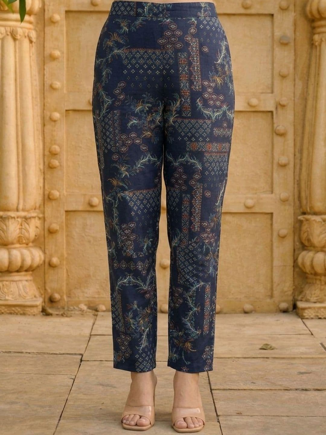 AANVI Floral Cotton Printed Tunic with Trousers thumbnail 4