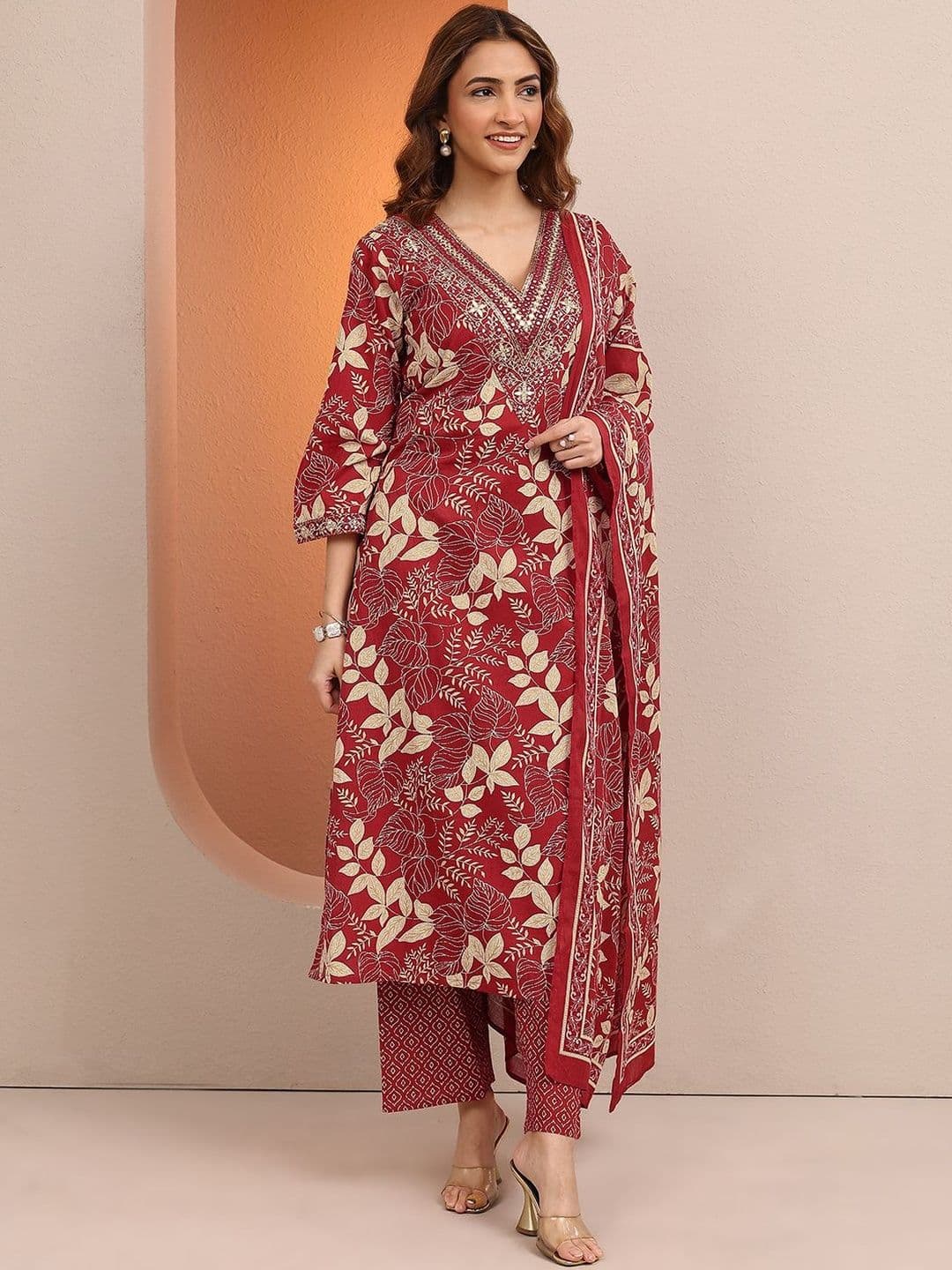 Libas Women Floral Printed Regular Thread Work Kurta with Trousers & With Dupatta thumbnail 6