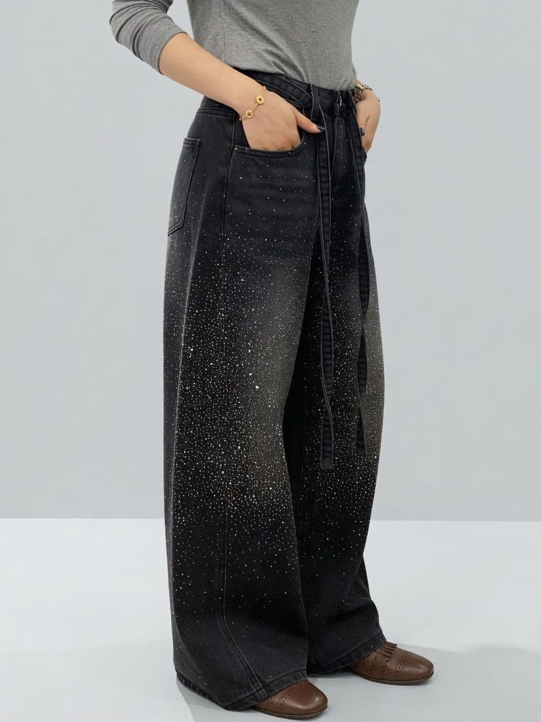 Suo Women Wide Leg Mid-Rise Light Fade Embellished Jeans thumbnail 3