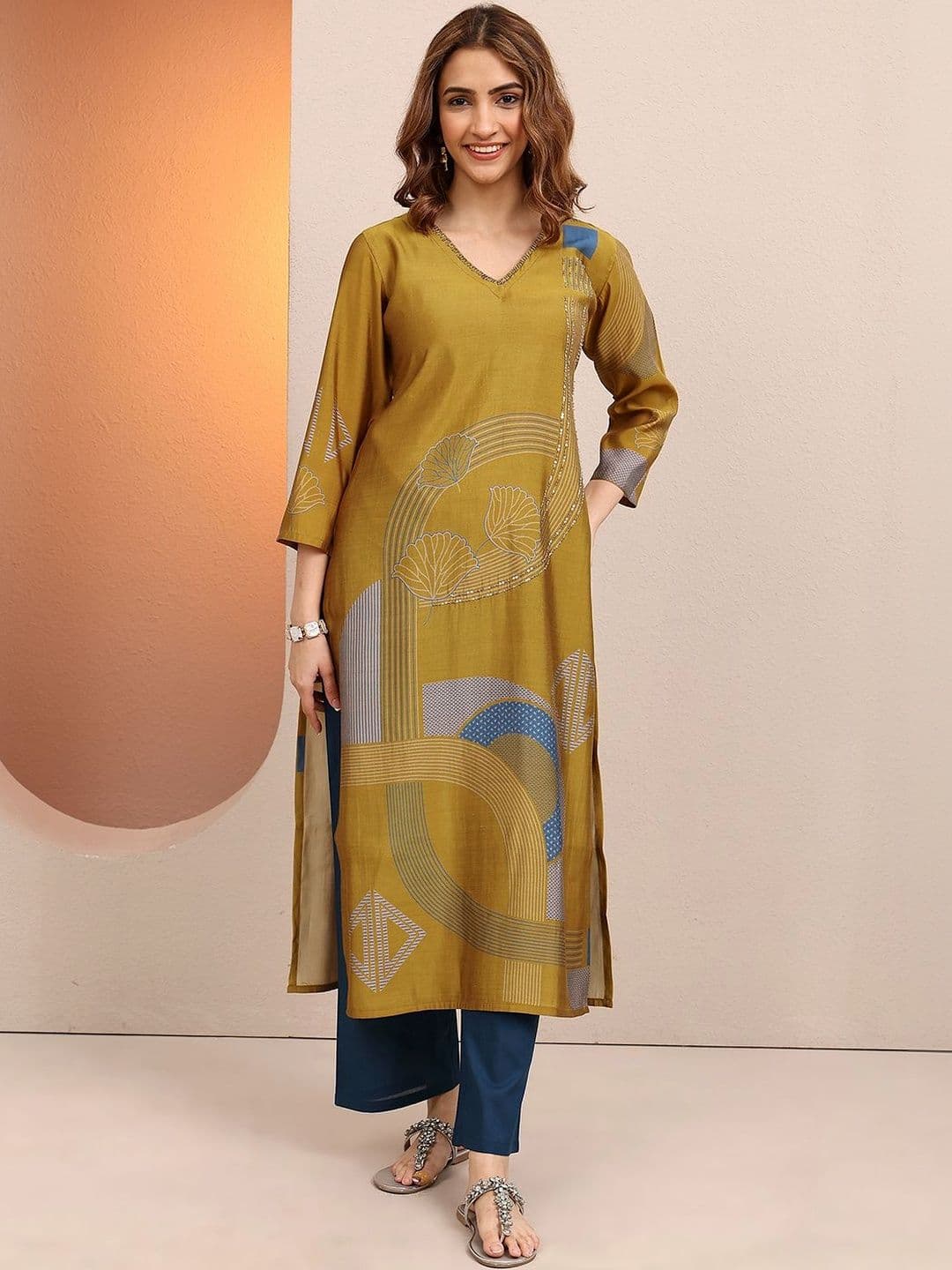 Libas Women Geometric Printed Sequinned Kurta - view 1