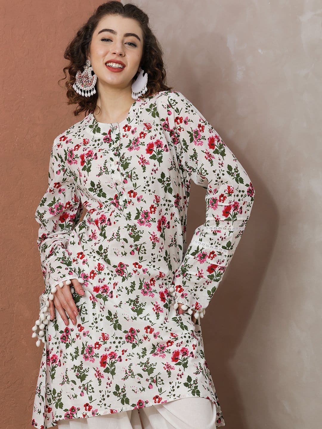 Anouk Women Floral Printed Regular Pure Cotton Kurti with Trousers thumbnail 4