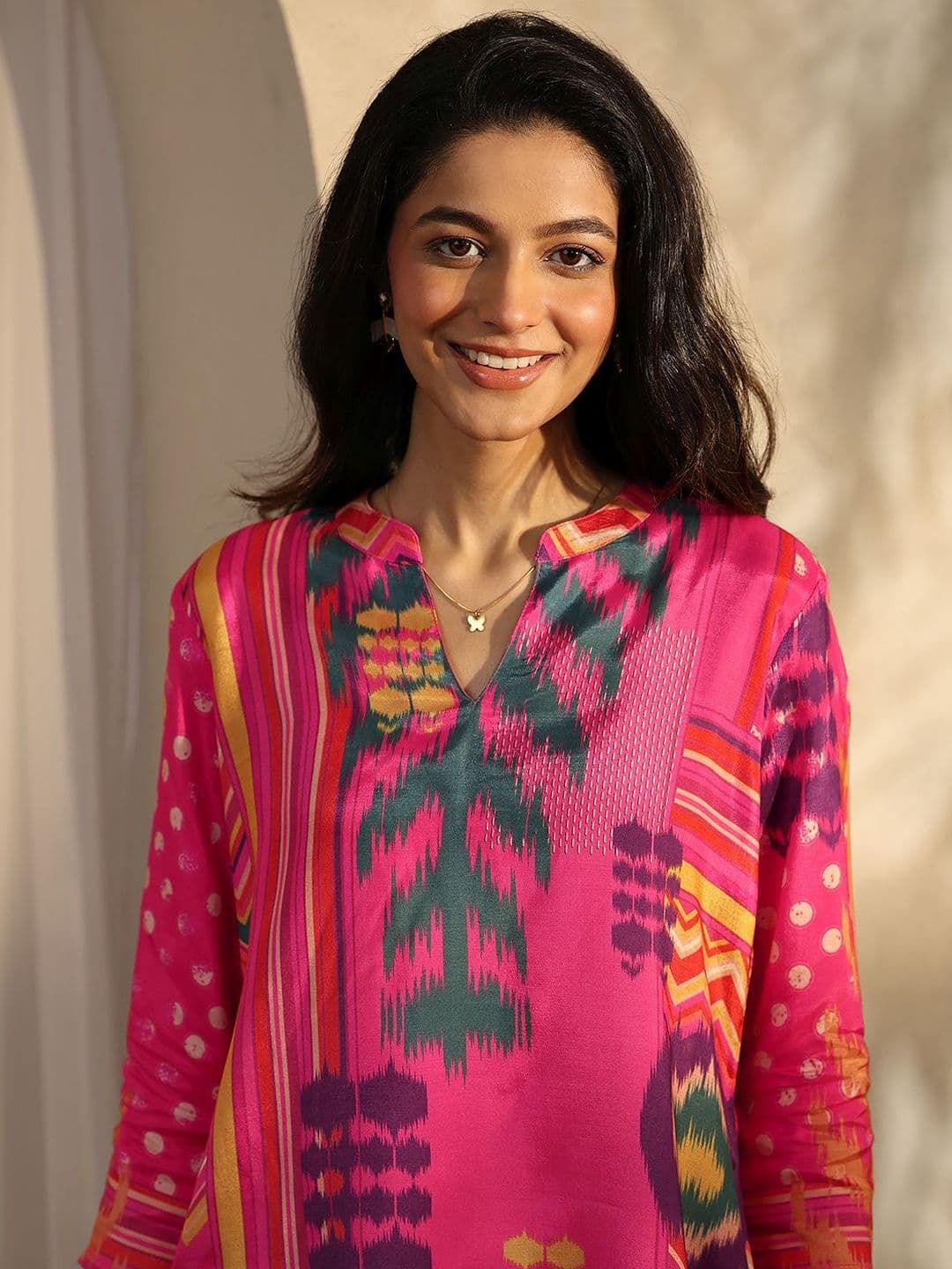 Libas Women Pink Printed Muslin Straight Short Kurti thumbnail 3
