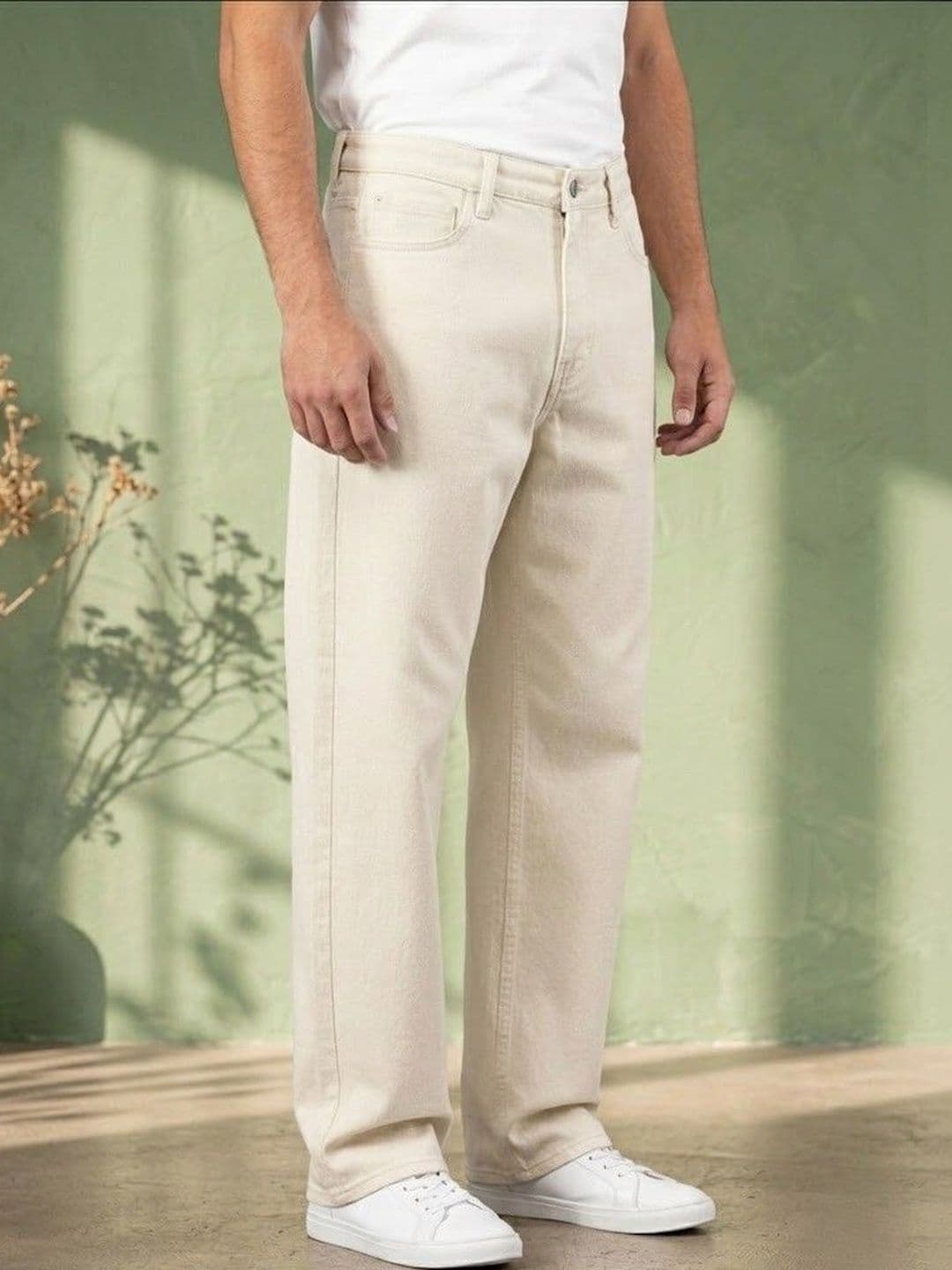 FEBRi Men Wide Leg Mid-Rise Applique Denim Jeans thumbnail 4