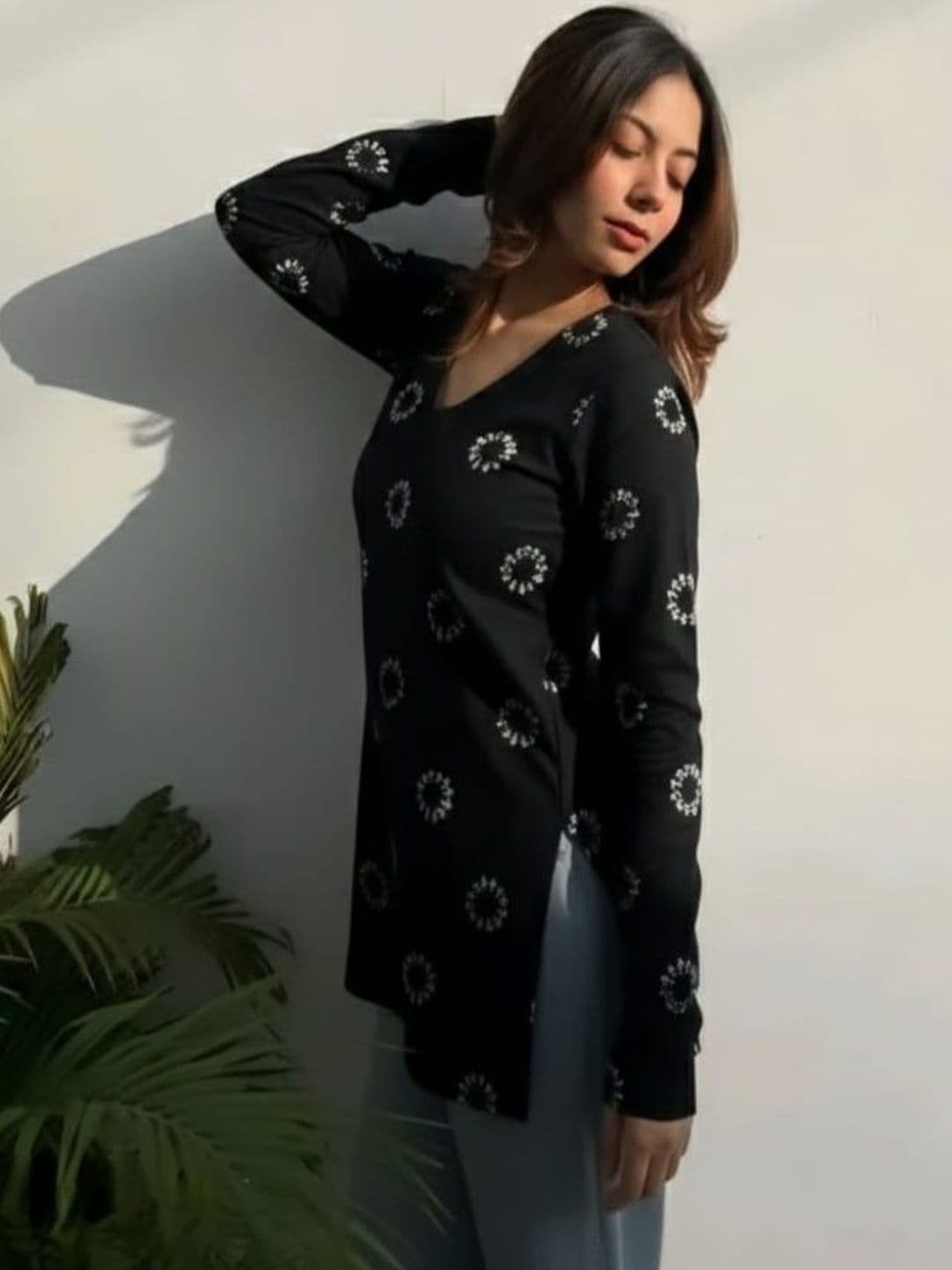 Chasvi Floral Printed V-Neck Kurti thumbnail 2