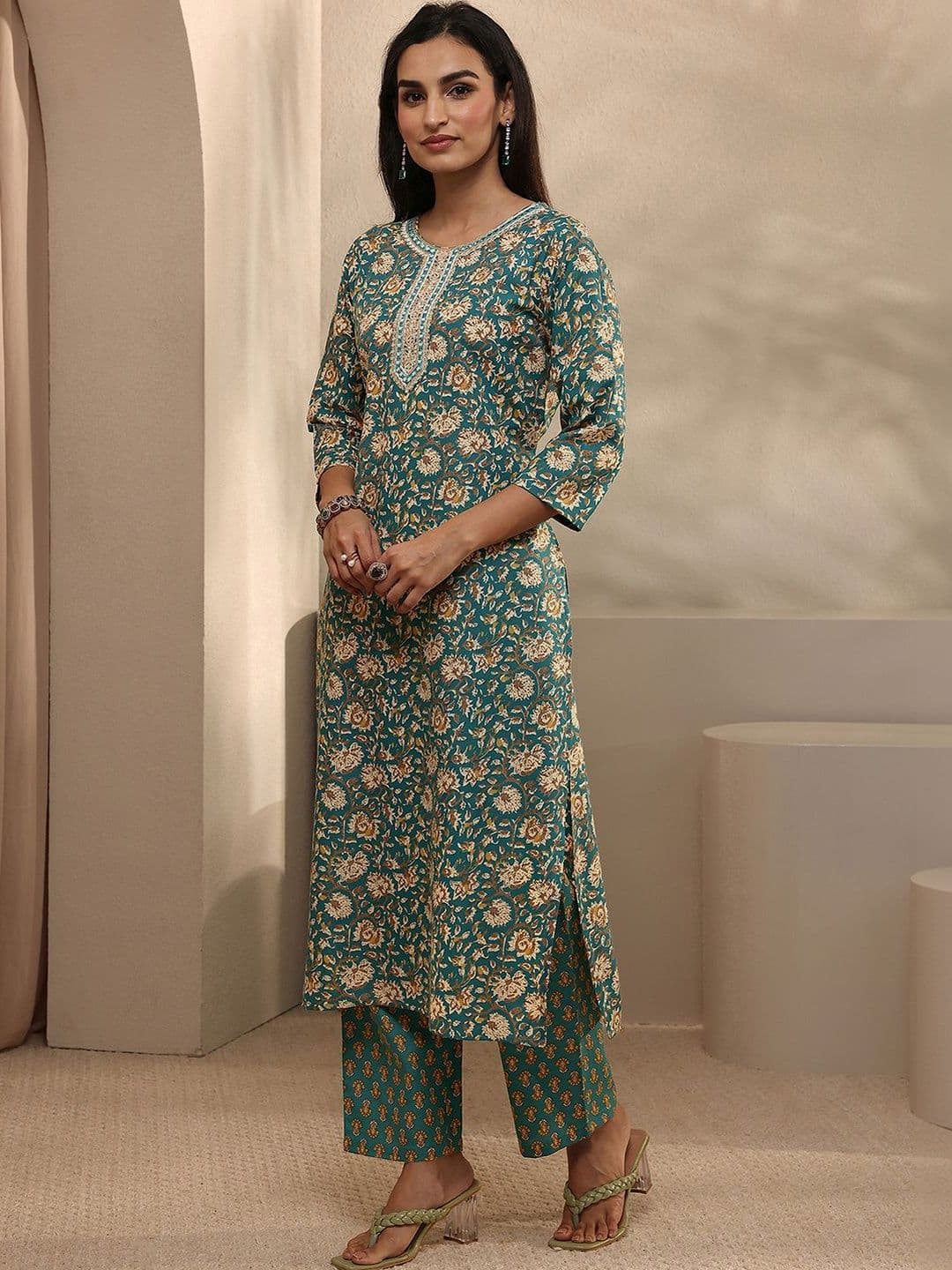 Gerua By Libas Women Floral Printed Regular Thread Work Kurta with Trousers & With Dupatta thumbnail 3