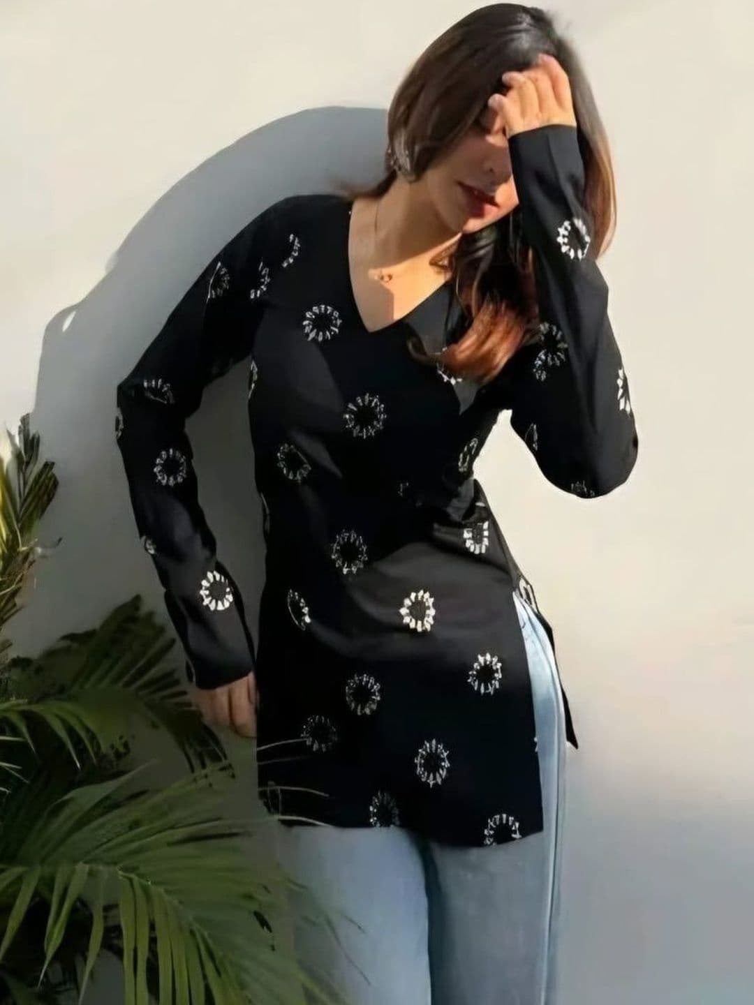 Chasvi Floral Printed V-Neck Kurti - view 1