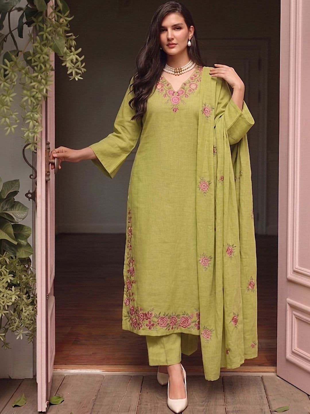 SZN Women Floral Embroidered Regular Thread Work Kurta with Trousers & With Dupatta - view 1