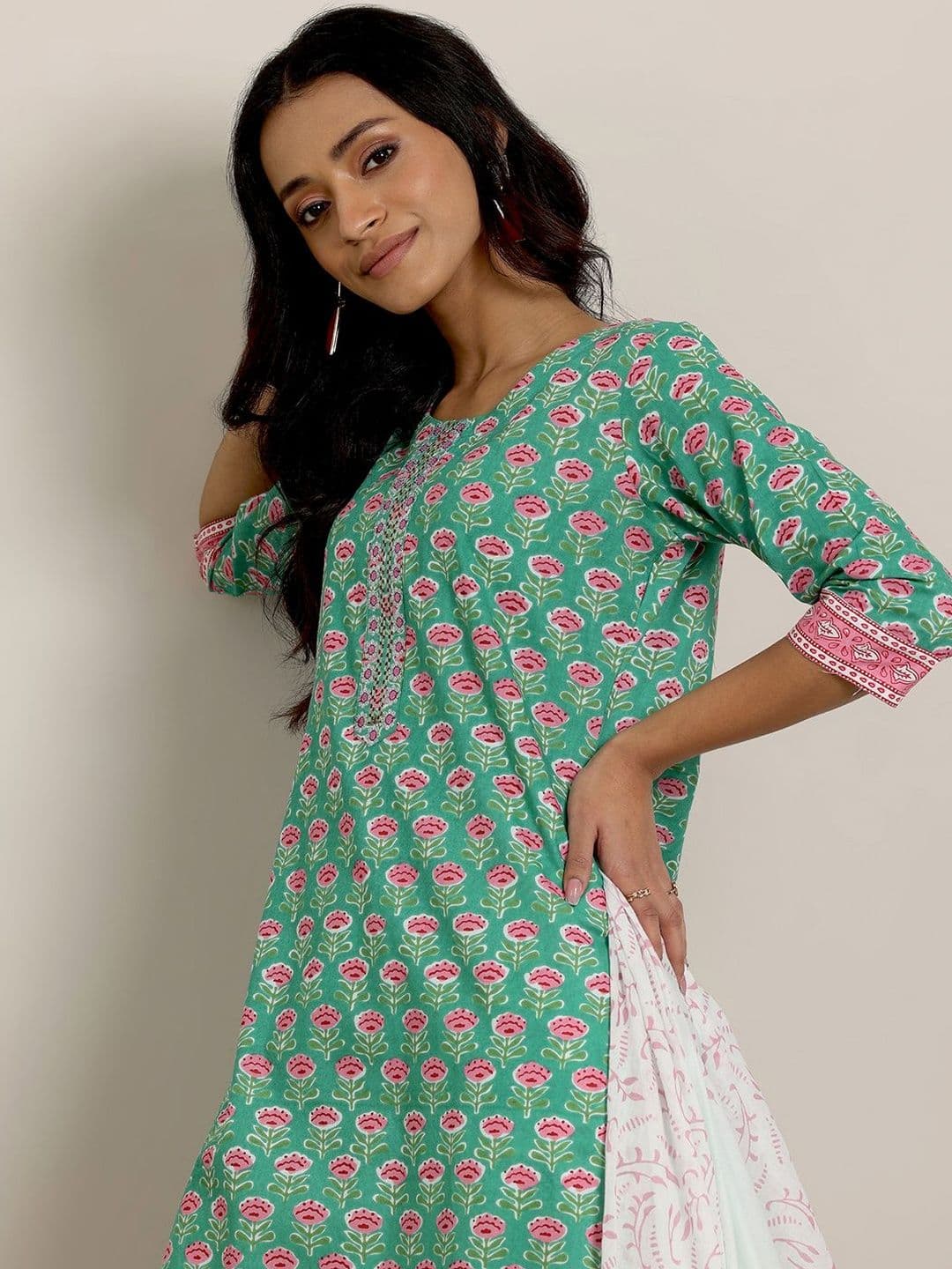 Libas Women Floral Printed Regular Thread Work Kurta with Trousers & With Dupatta thumbnail 3
