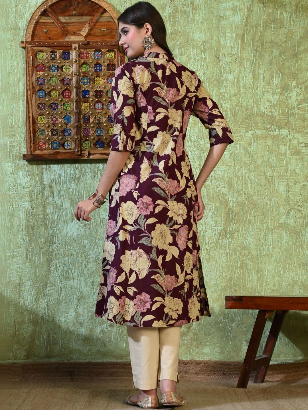 Tulsiram Women Floral Printed Floral Kurta thumbnail 4