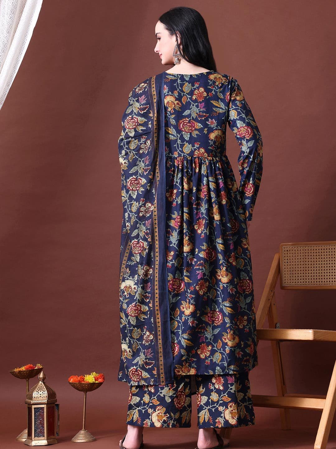 MEERA FAB Women Floral Printed Regular Pure Cotton Kurta with Trousers & With Dupatta thumbnail 4