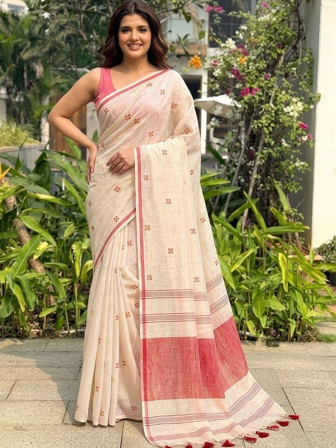 Sangria Floral Printed Embroidered Sarees With Unstitched Blouse - view 1