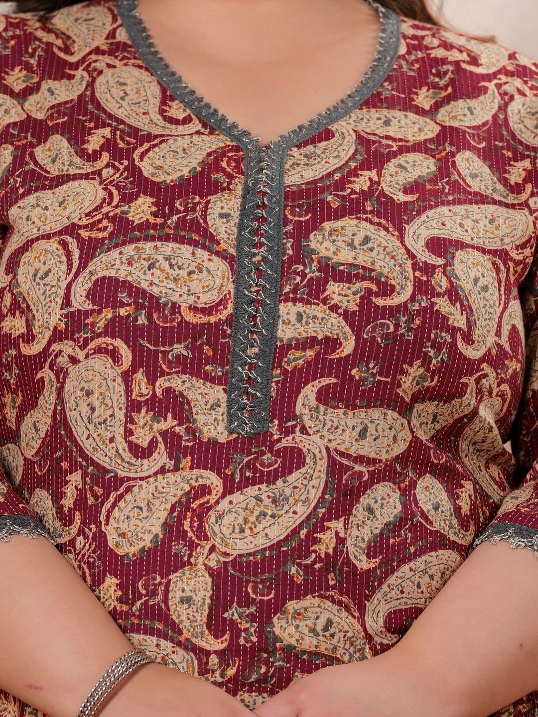 Wilshire Women Paisley Printed Thread Work Kurta thumbnail 4