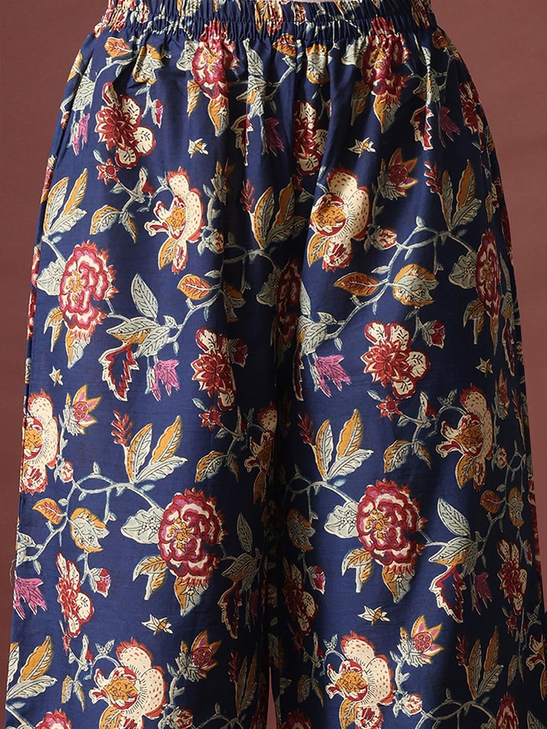 MEERA FAB Women Floral Printed Regular Pure Cotton Kurta with Trousers & With Dupatta thumbnail 5