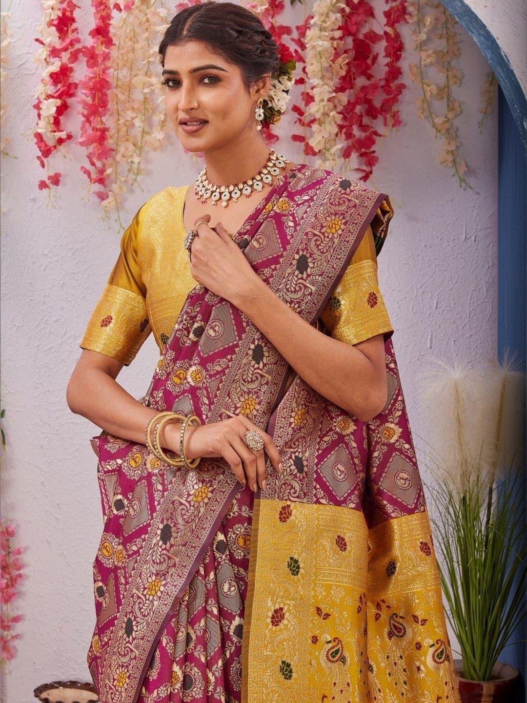 Mitera Ethnic Motifs Zari Silk Cotton Heavy Work Patola Saree thumbnail 3