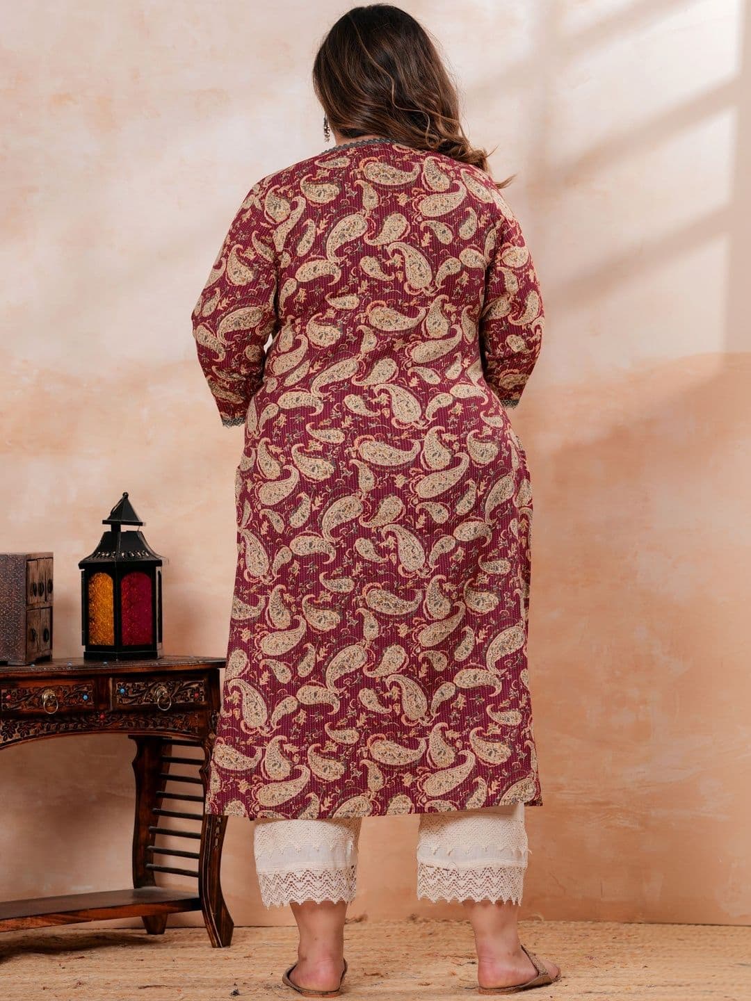 Wilshire Women Paisley Printed Thread Work Kurta thumbnail 2