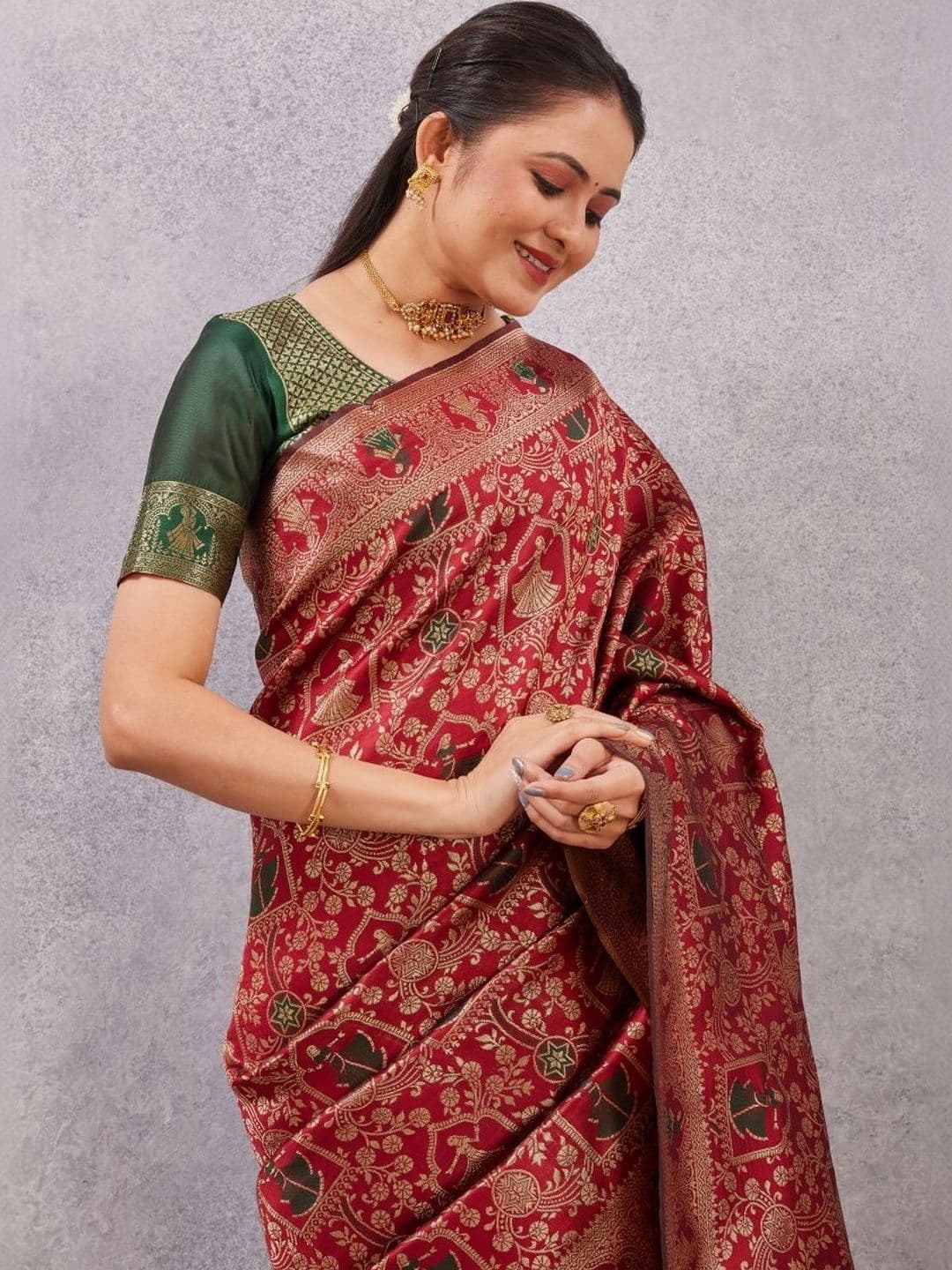 Mitera Ethnic Motifs Zari Silk Cotton Heavy Work Patola Saree thumbnail 7