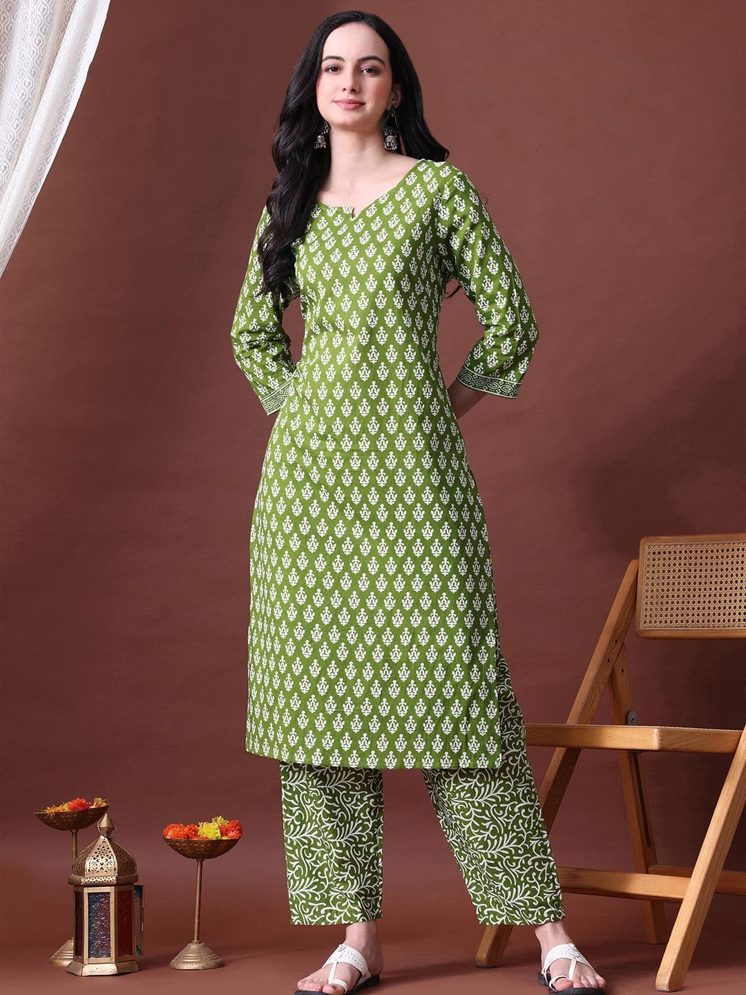 MEERA FAB Floral Printed Pure Cotton Kurta With Trousers & Dupatta thumbnail 2