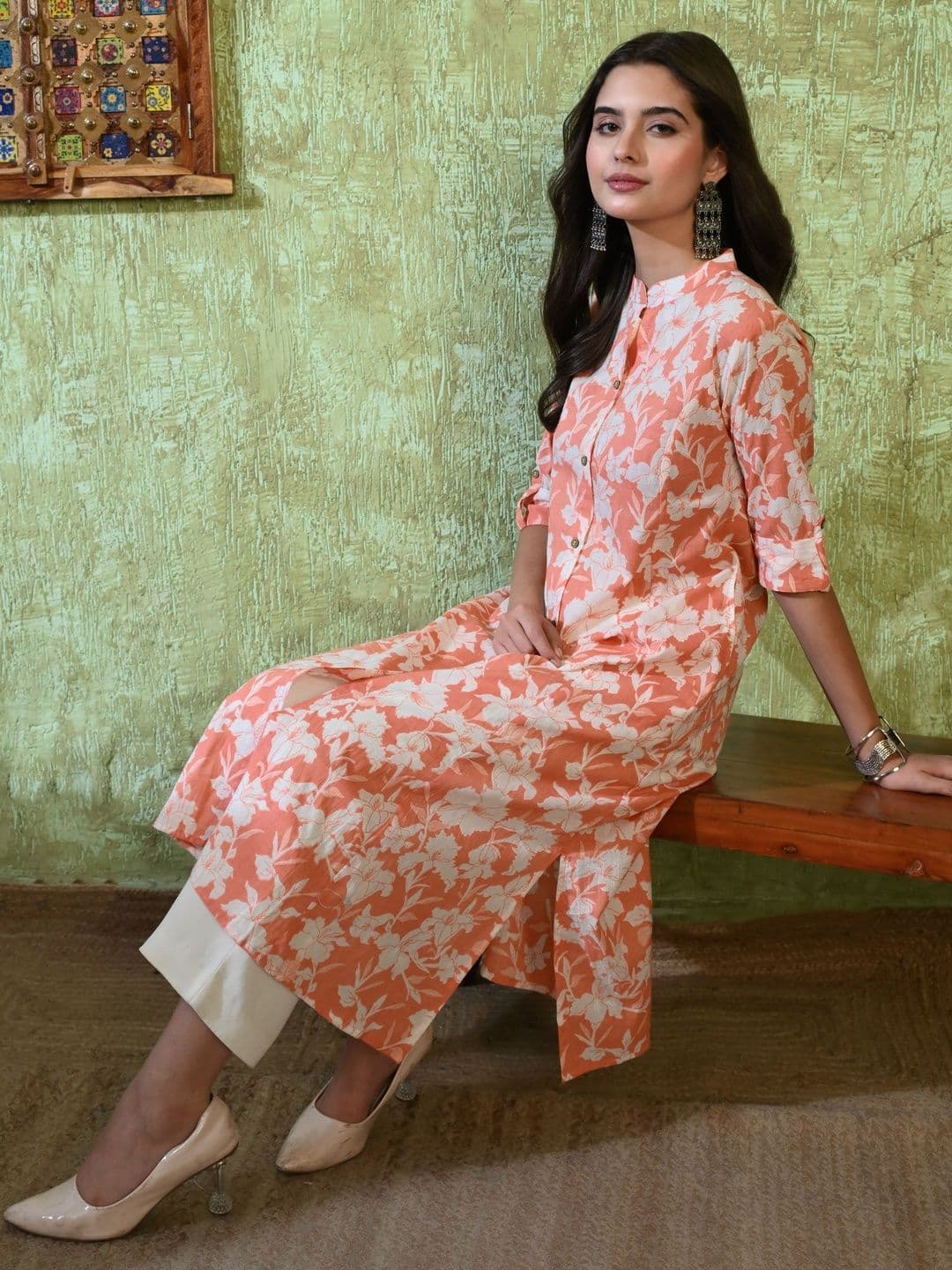 Tulsiram Women Floral Printed Floral Kurta thumbnail 4