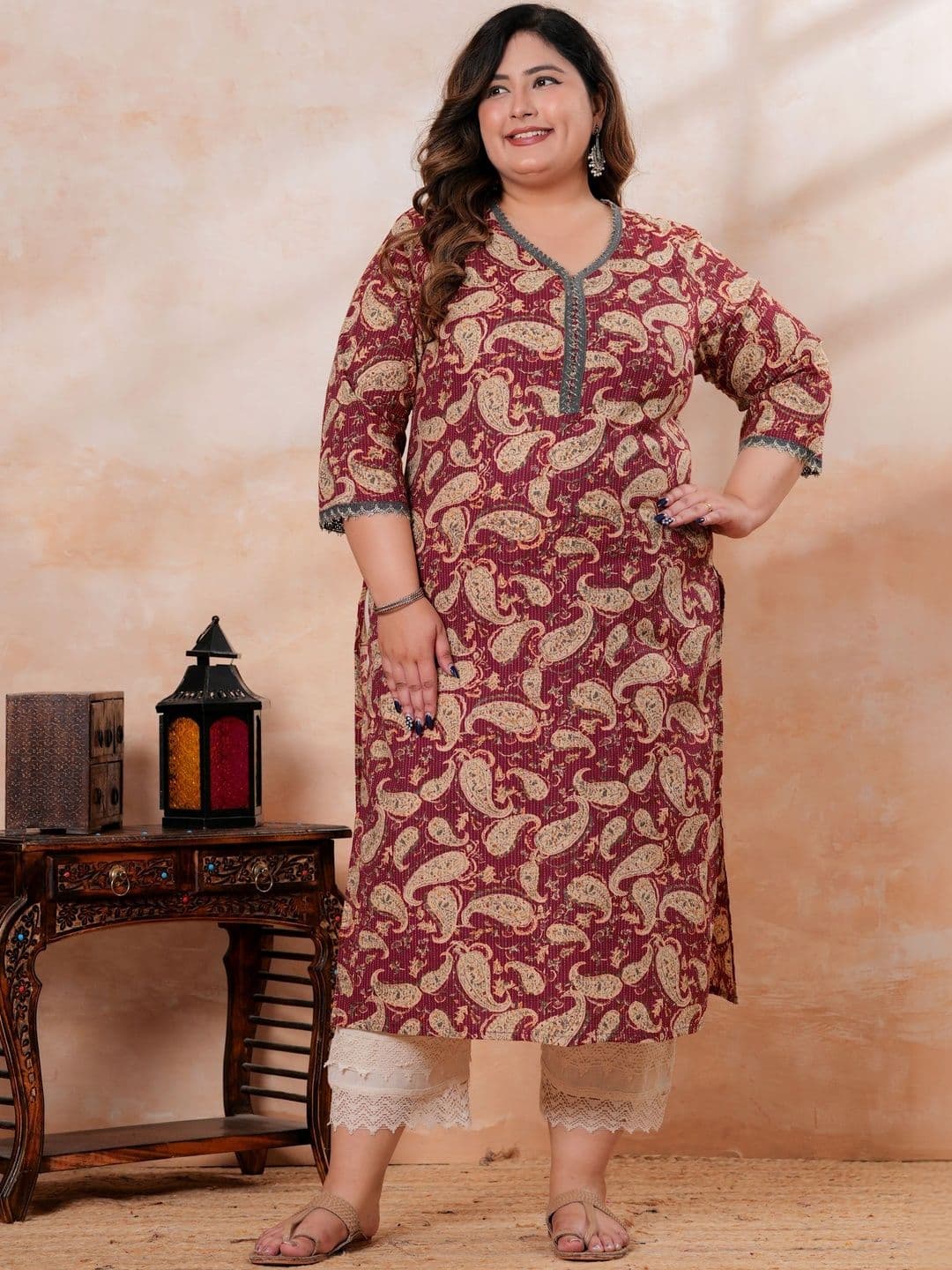 Wilshire Women Paisley Printed Thread Work Kurta - view 1