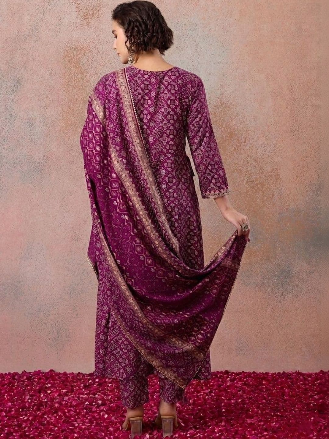 House of Pataudi Festive Bandhani Embroidered Anarkali Kurta With Trousers & Dupatta thumbnail 7