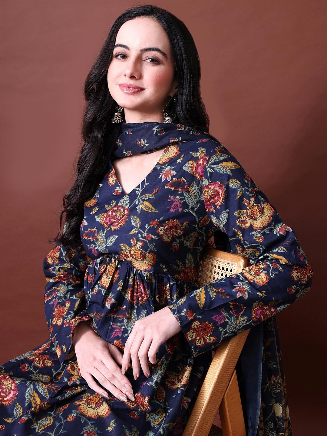 MEERA FAB Women Floral Printed Regular Pure Cotton Kurta with Trousers & With Dupatta thumbnail 2