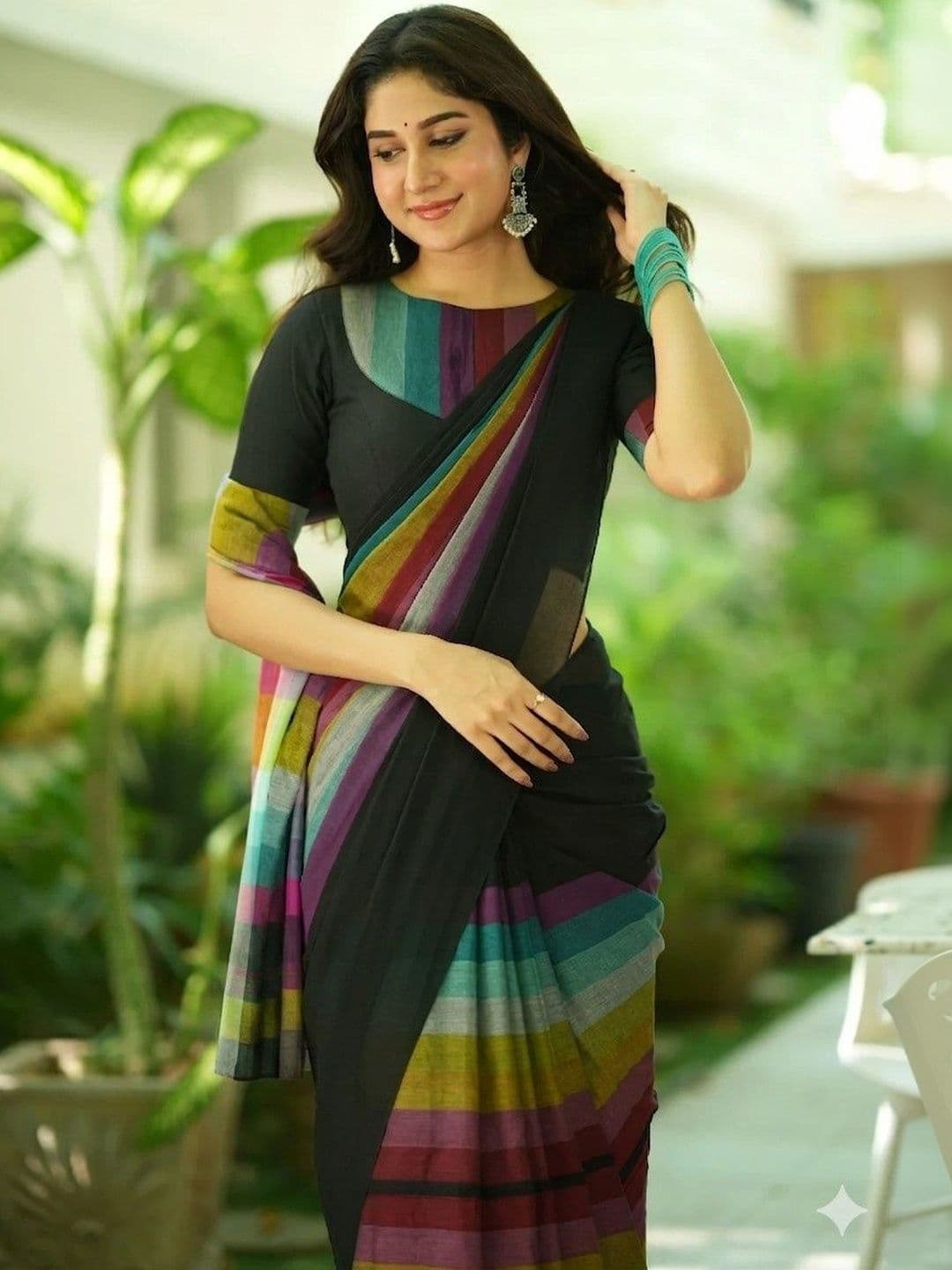 Silkena Striped Linen Blend Handloom Saree thumbnail 3