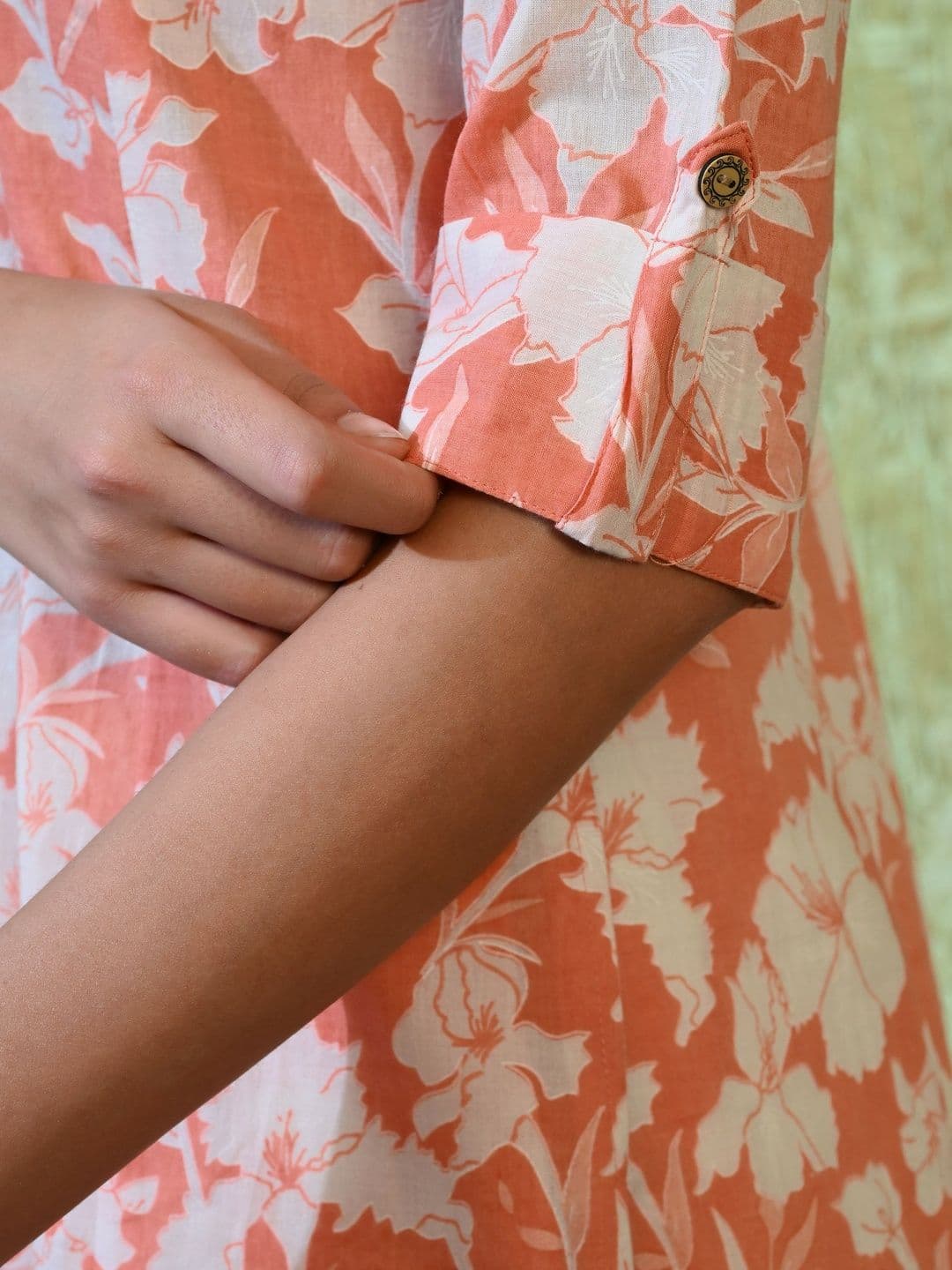 Tulsiram Women Floral Printed Floral Kurta thumbnail 3