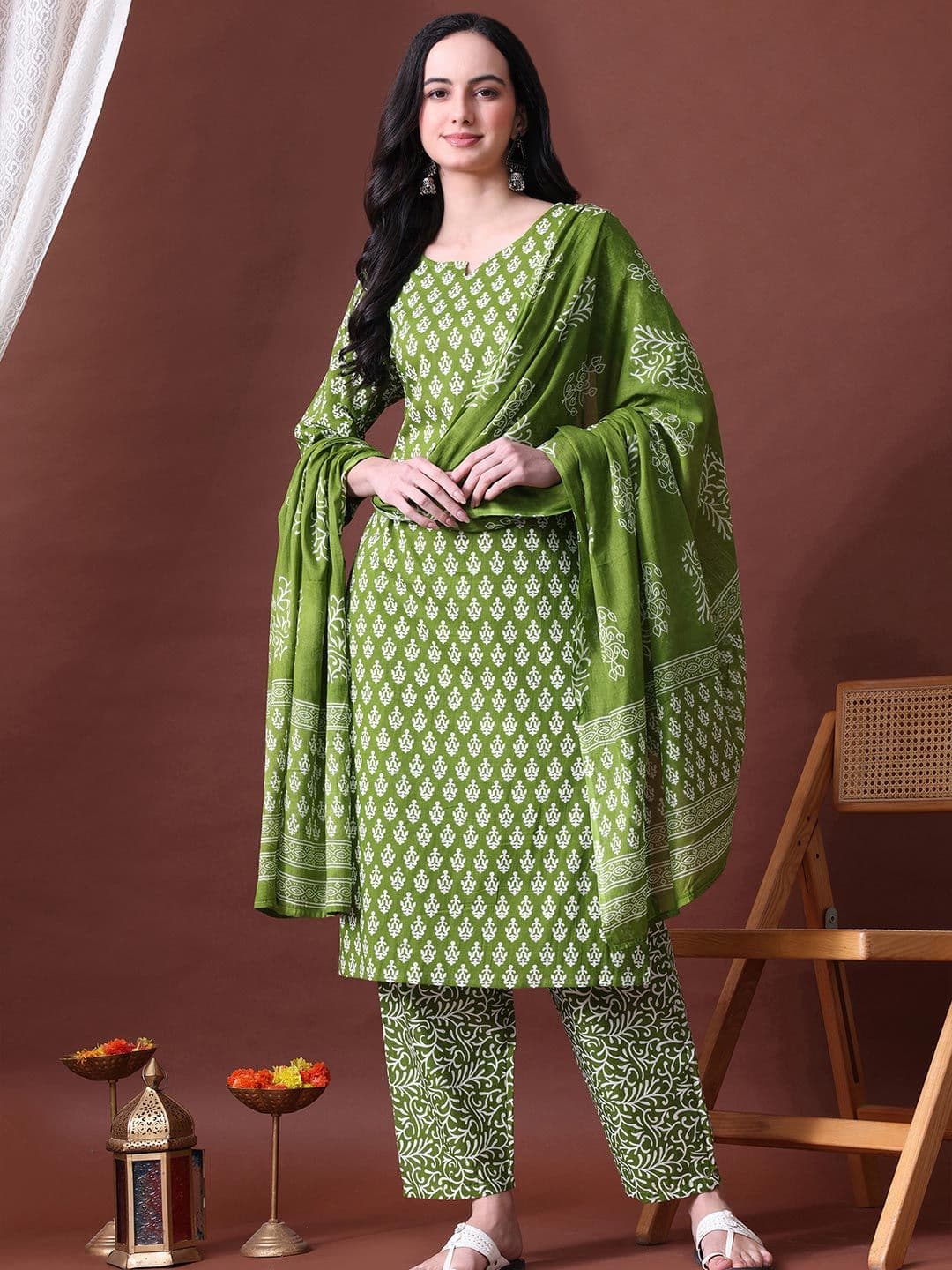 MEERA FAB Floral Printed Pure Cotton Kurta With Trousers & Dupatta thumbnail 4