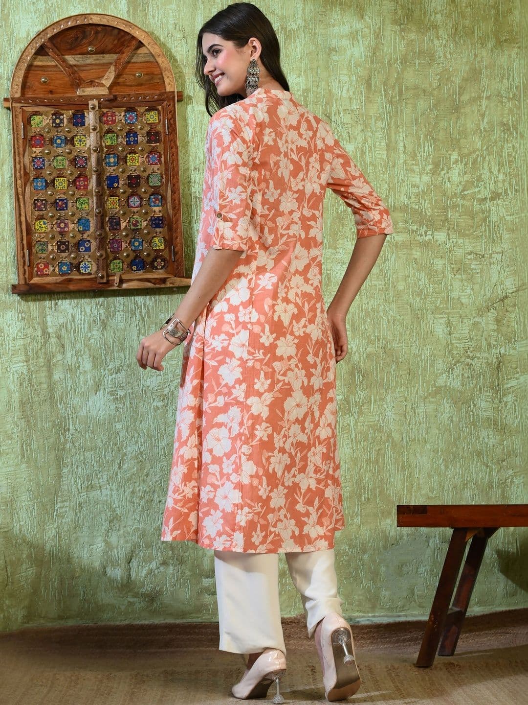 Tulsiram Women Floral Printed Floral Kurta thumbnail 5