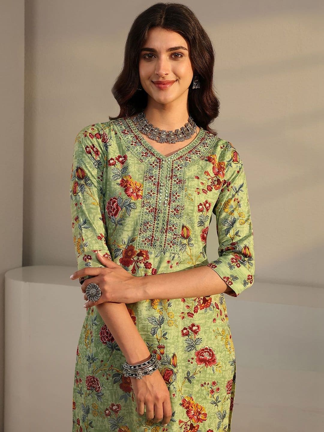 Gerua By Libas Libas Green Floral Printed Straight Suit Set with Dupatta thumbnail 4