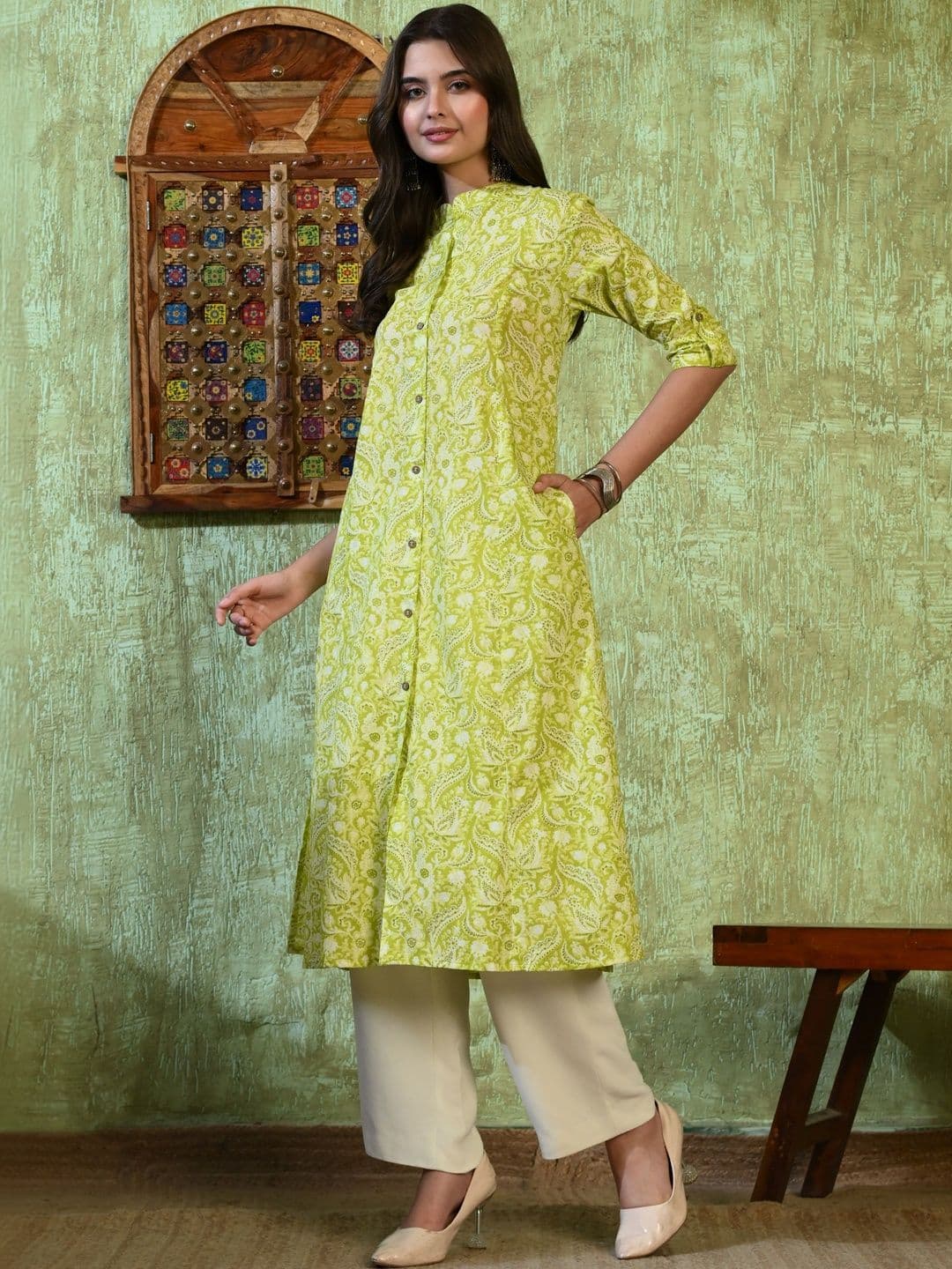 Tulsiram Women Paisley Printed Kurta thumbnail 3