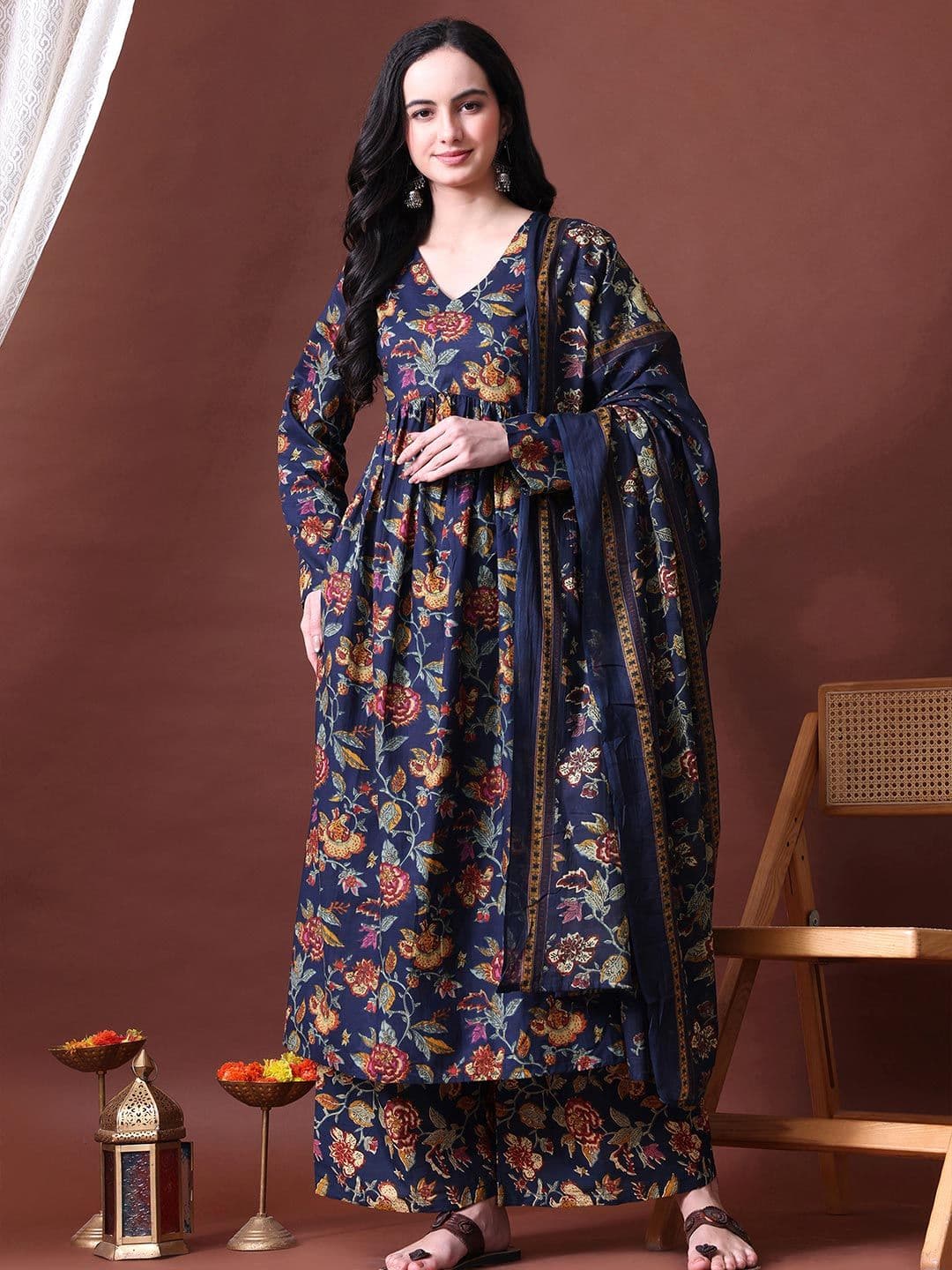 MEERA FAB Women Floral Printed Regular Pure Cotton Kurta with Trousers & With Dupatta thumbnail 3